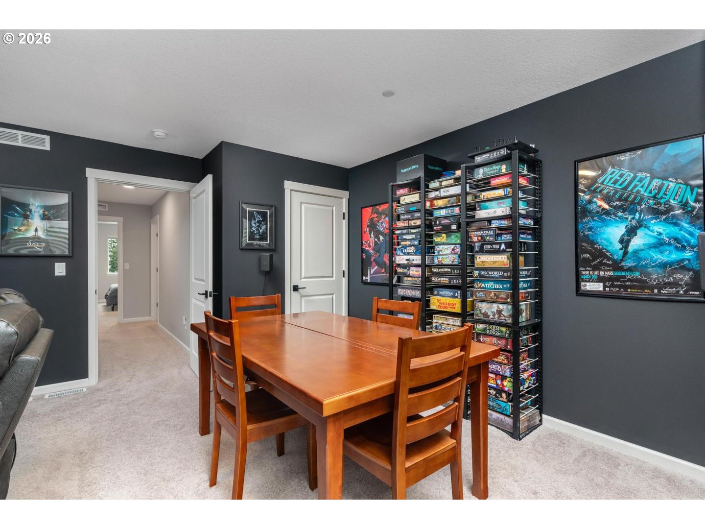 124 W 20TH WAY