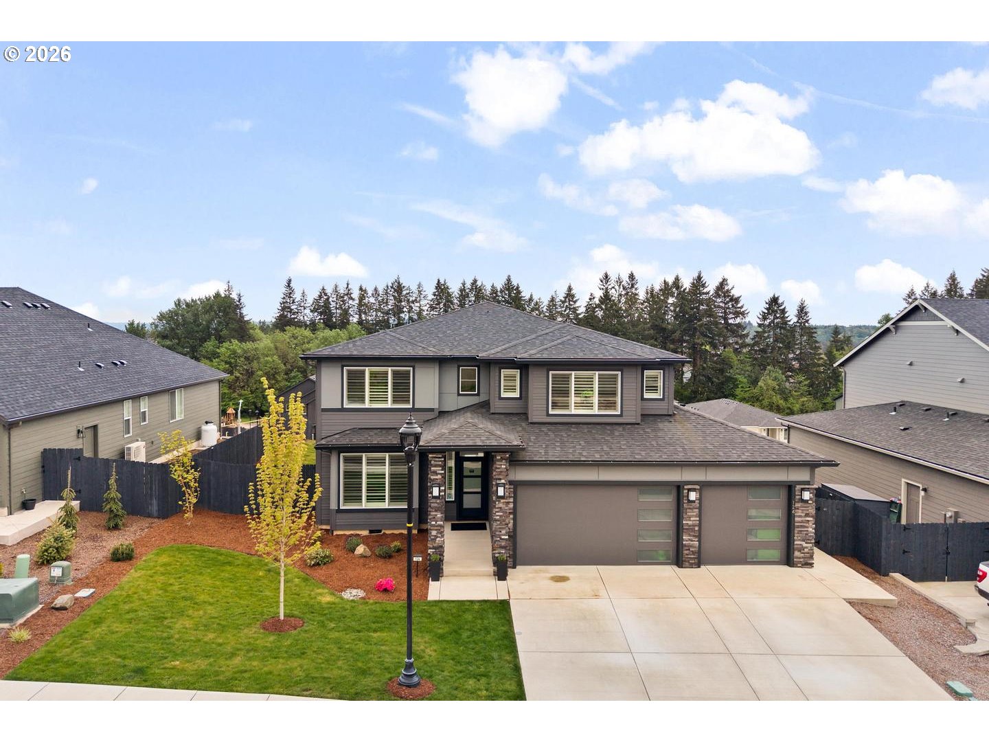 124 W 20TH WAY