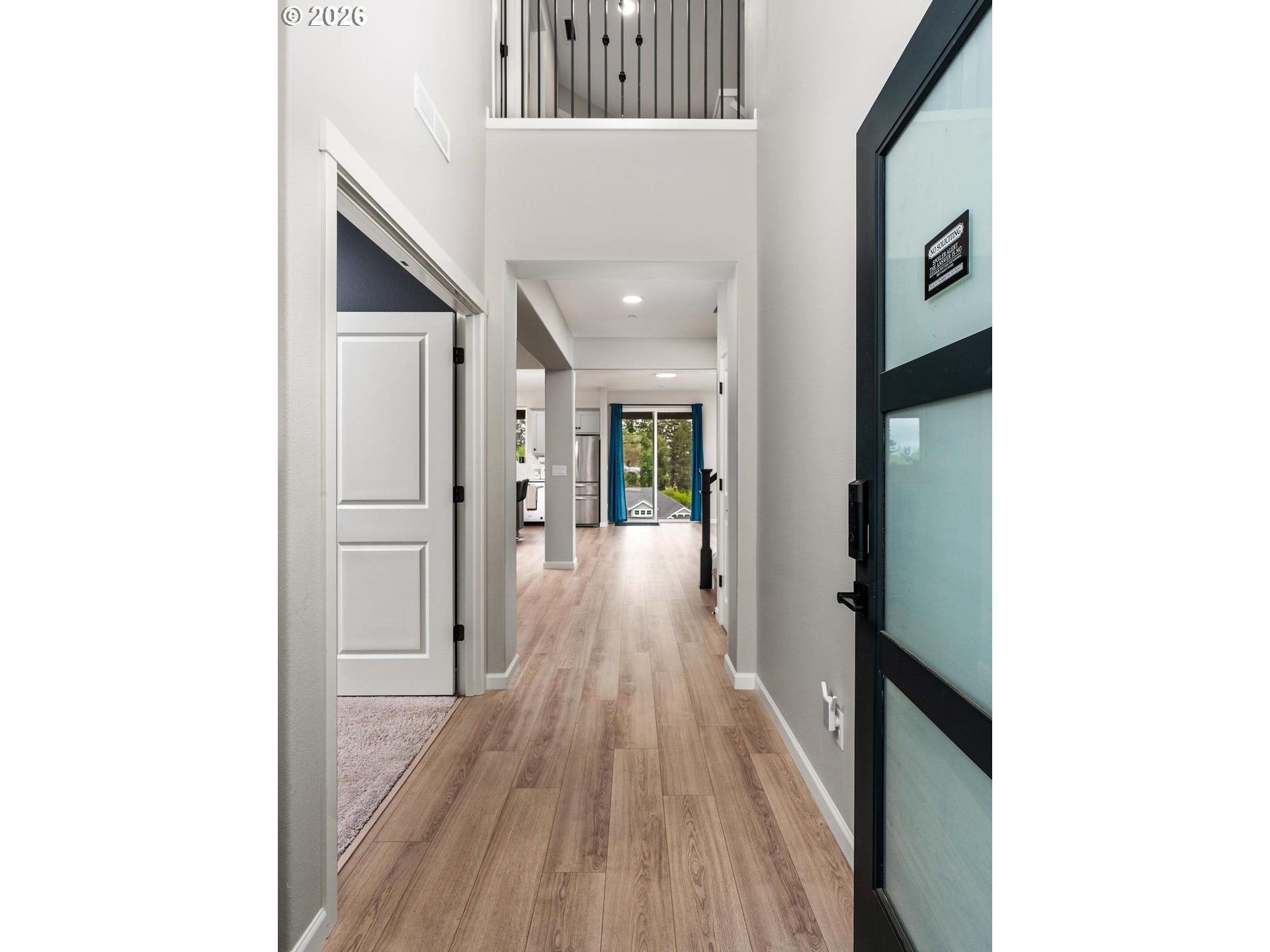 124 W 20TH WAY