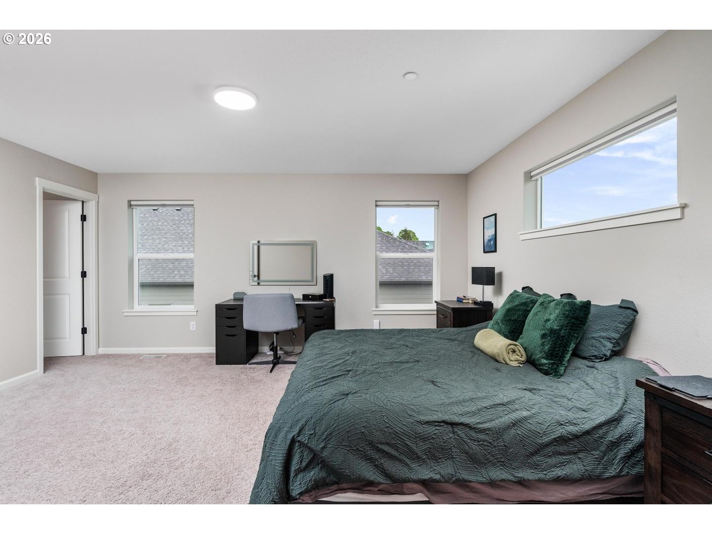 124 W 20TH WAY