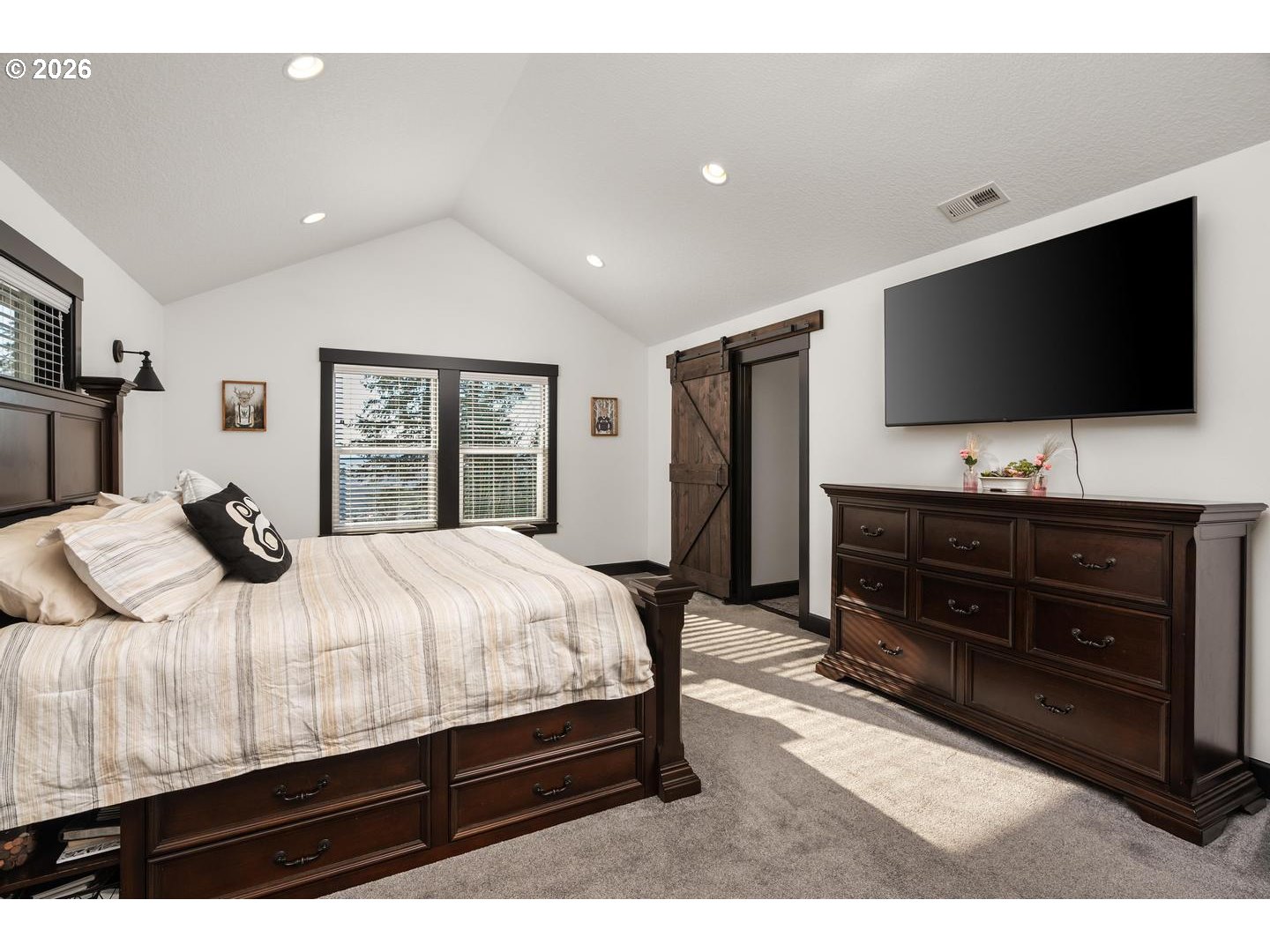 335 HILLSDALE DR