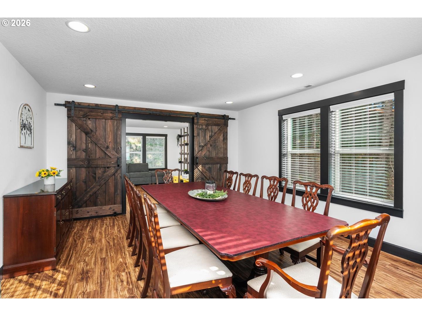 335 HILLSDALE DR