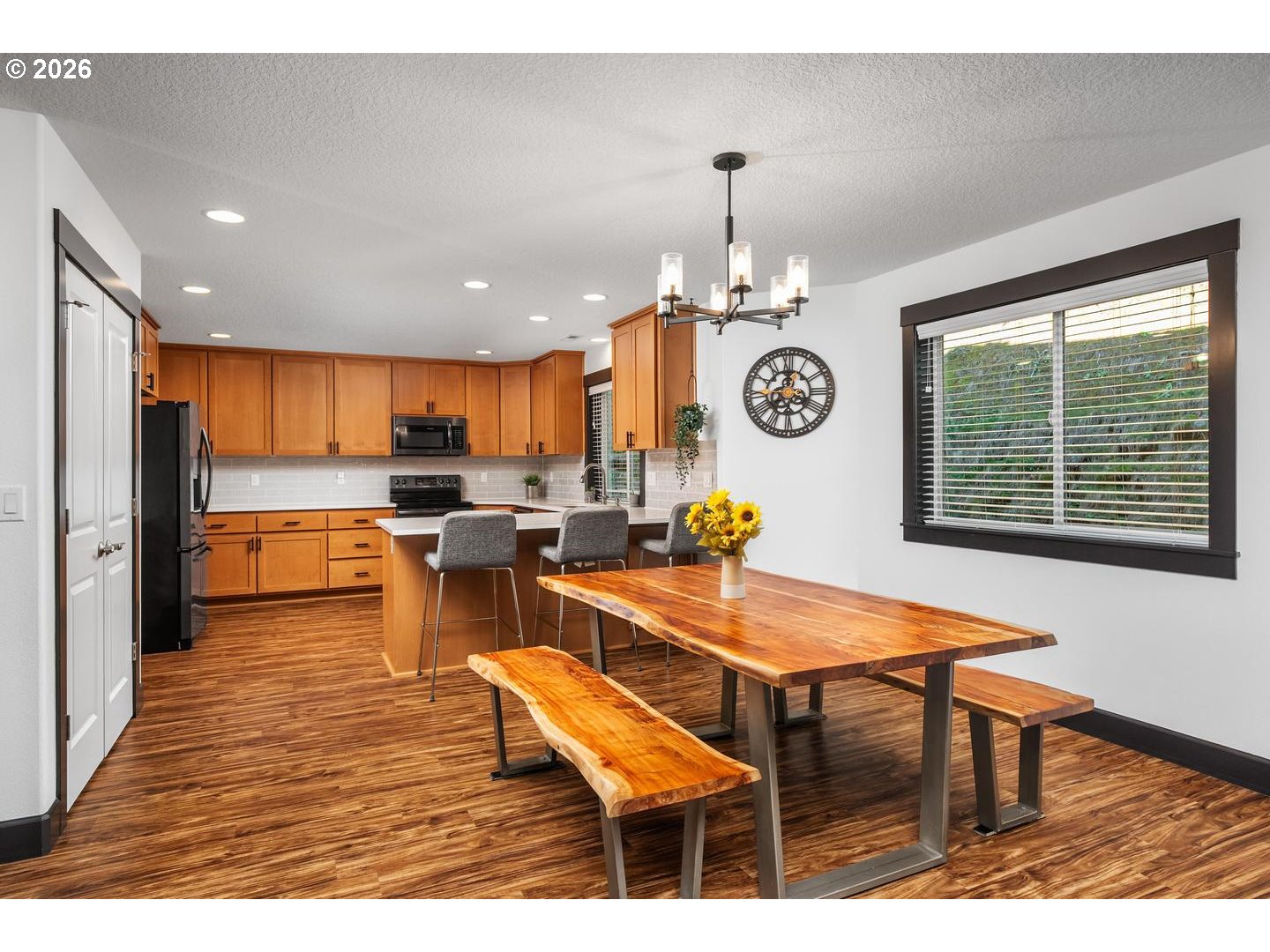 335 HILLSDALE DR