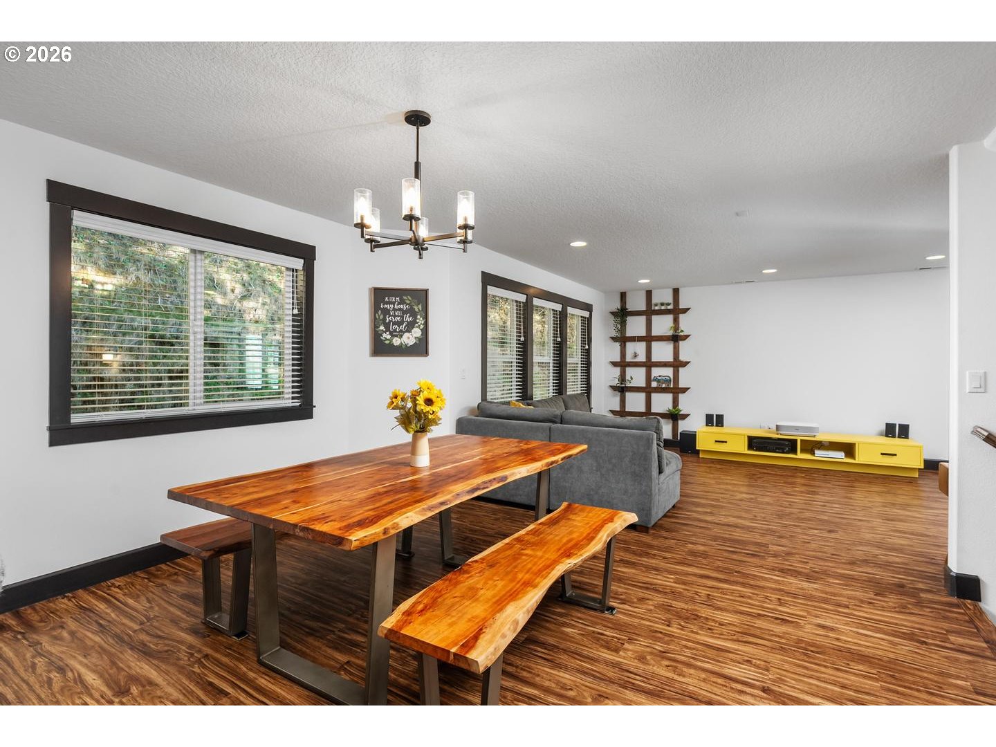 335 HILLSDALE DR