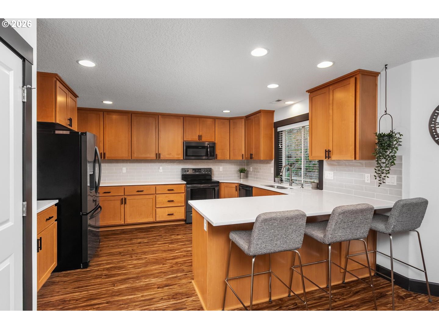 335 HILLSDALE DR
