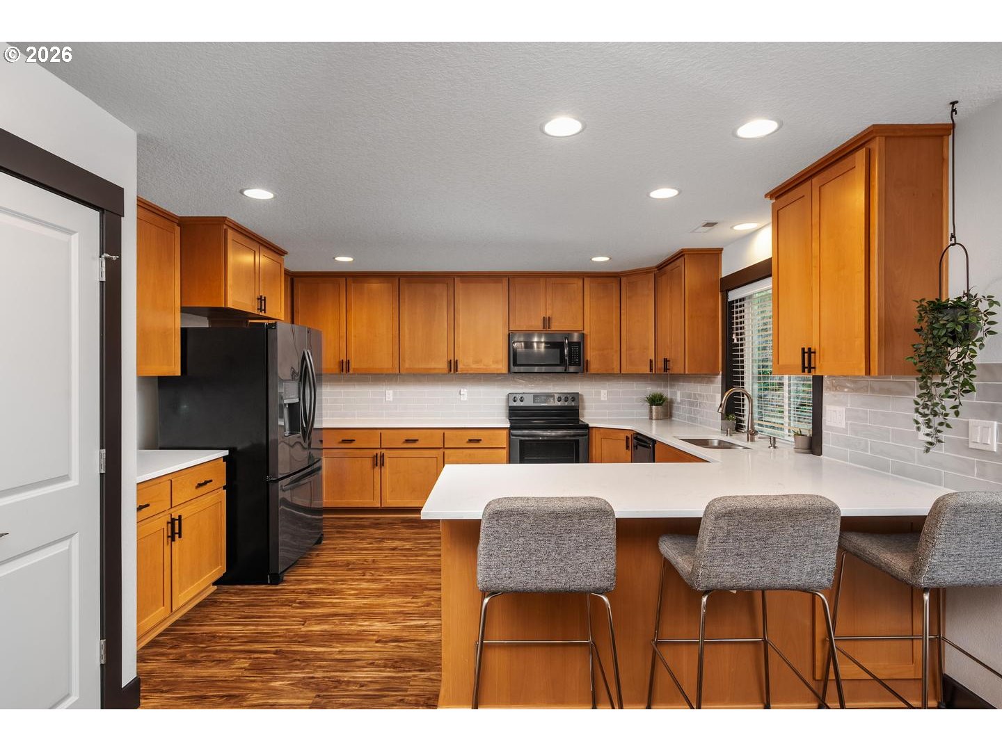 335 HILLSDALE DR