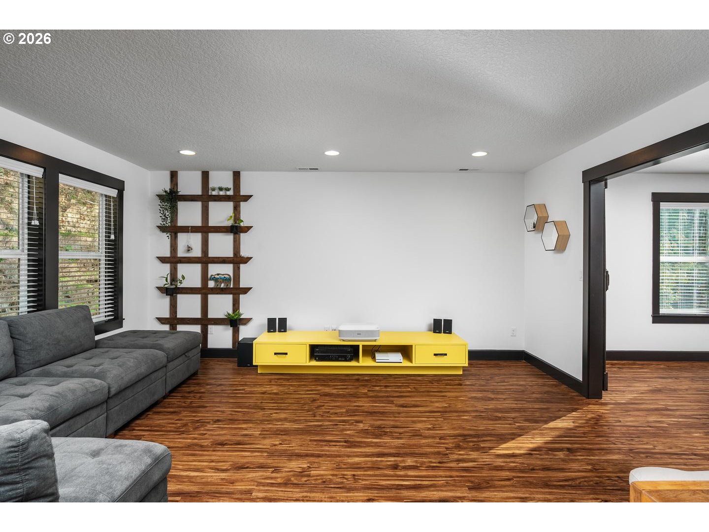 335 HILLSDALE DR