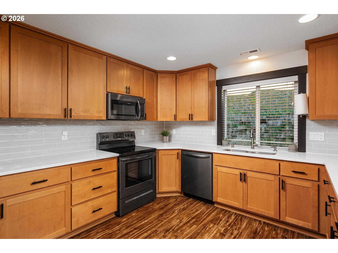 335 HILLSDALE DR