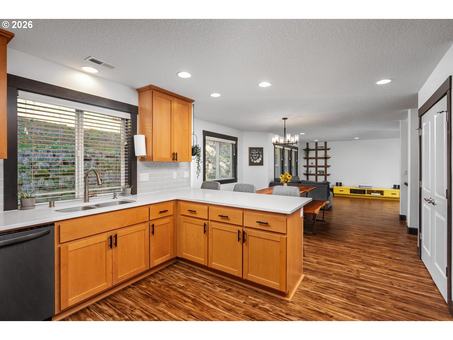 335 HILLSDALE DR