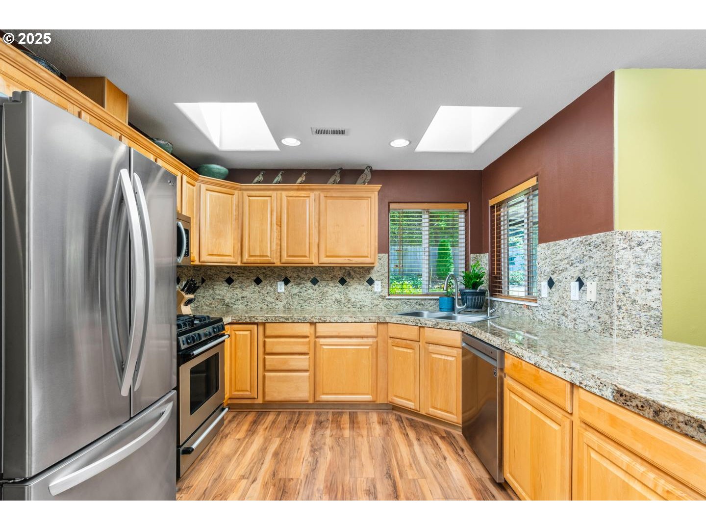 1060 W LOOKOUT RIDGE DR