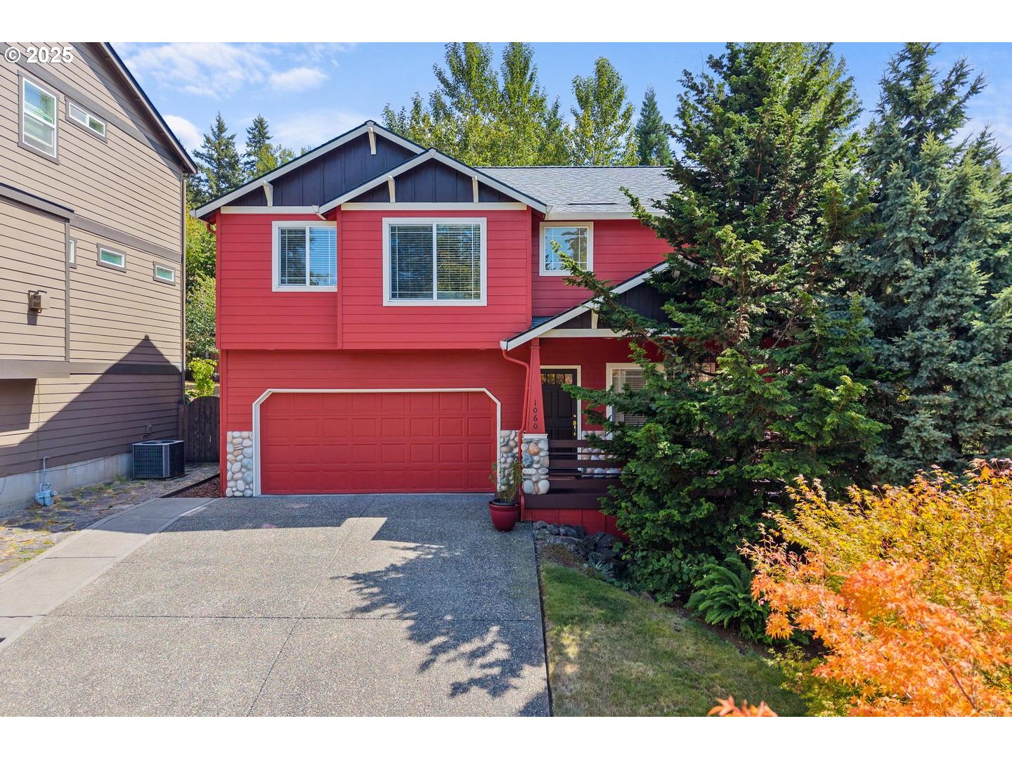 1060 W LOOKOUT RIDGE DR