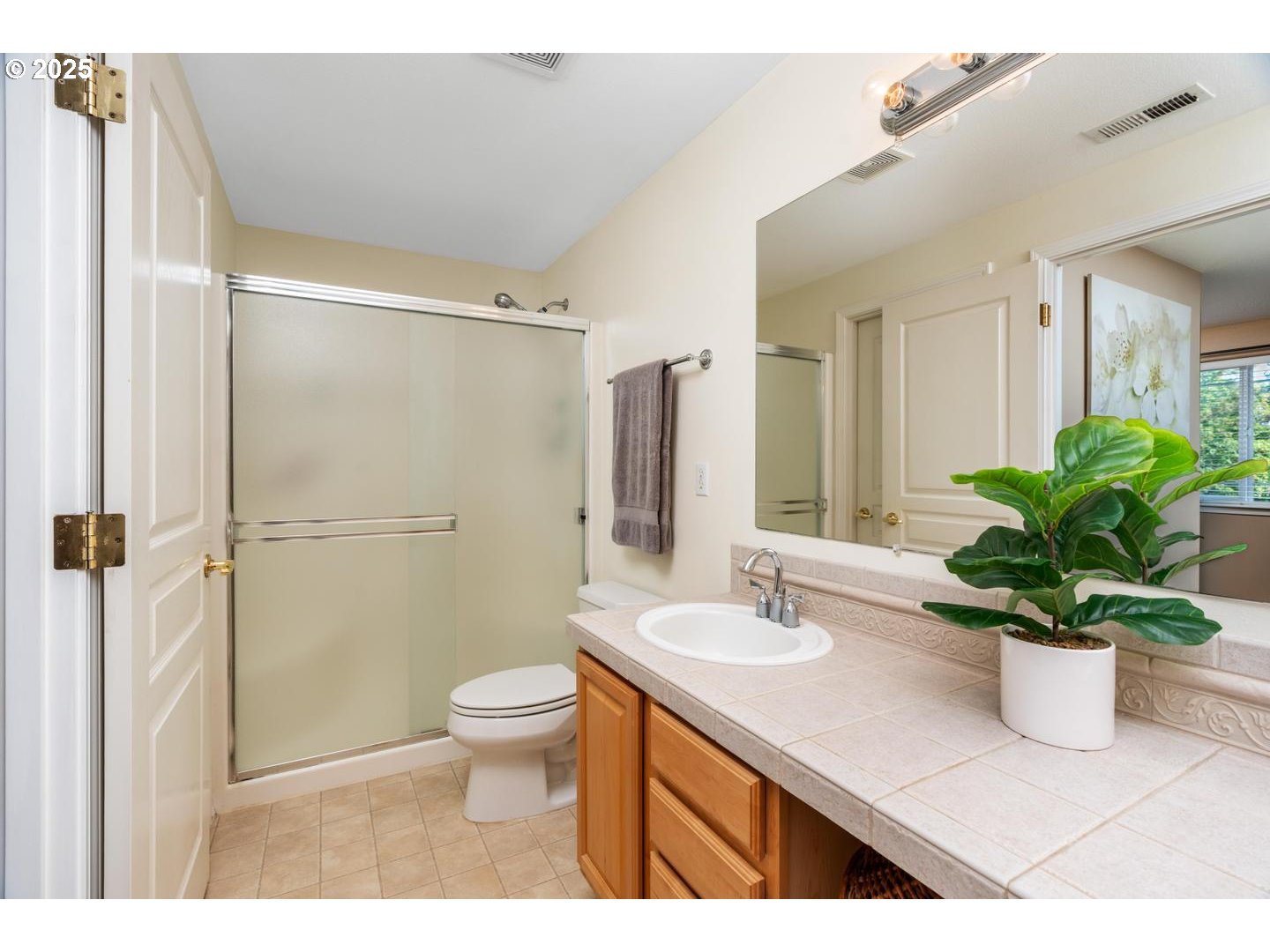 1060 W LOOKOUT RIDGE DR