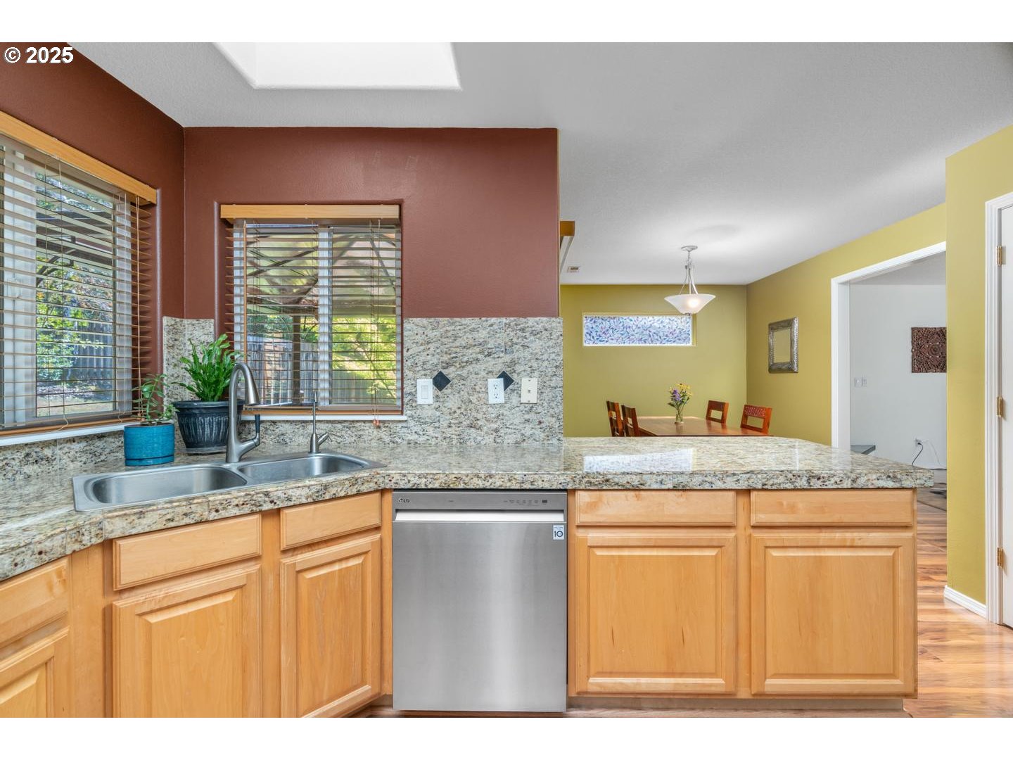 1060 W LOOKOUT RIDGE DR