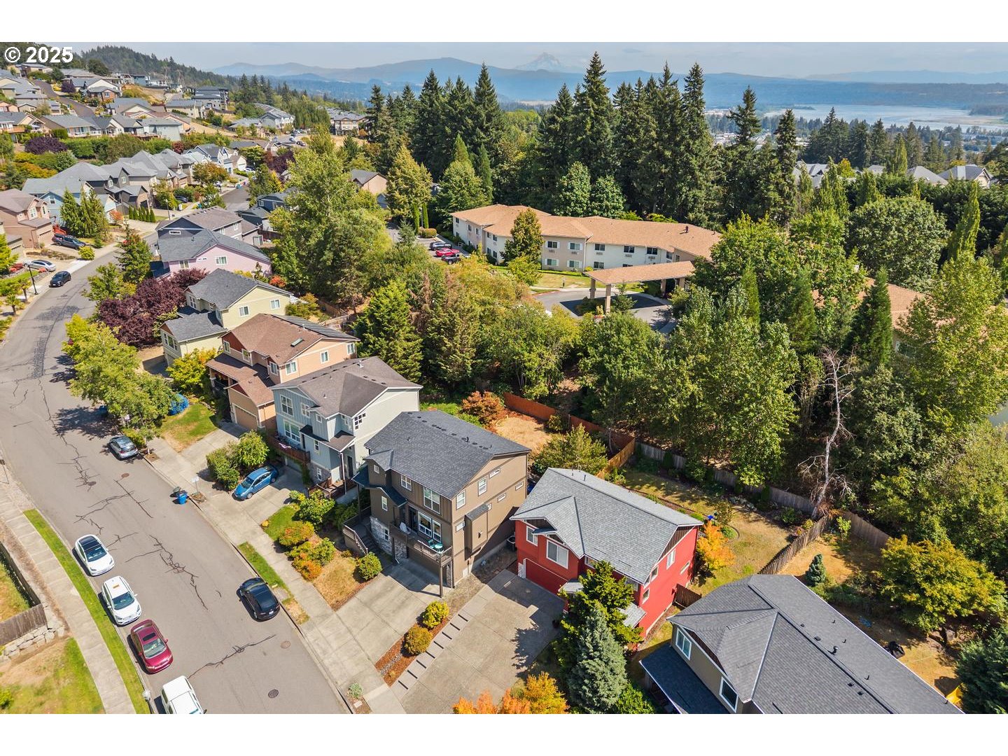 1060 W LOOKOUT RIDGE DR