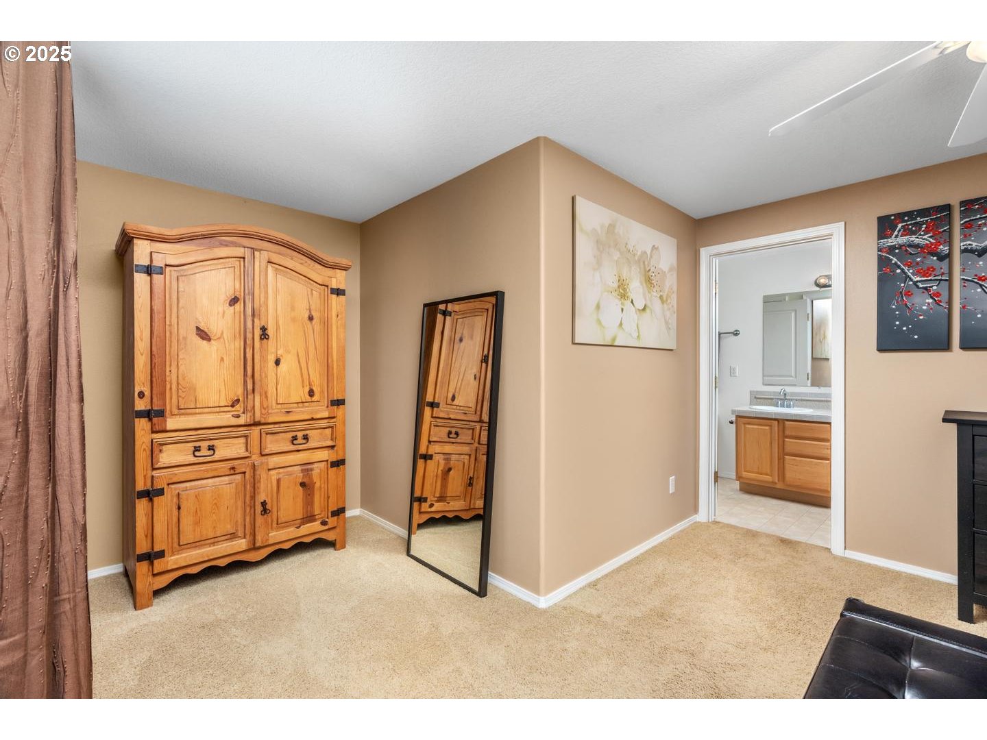 1060 W LOOKOUT RIDGE DR