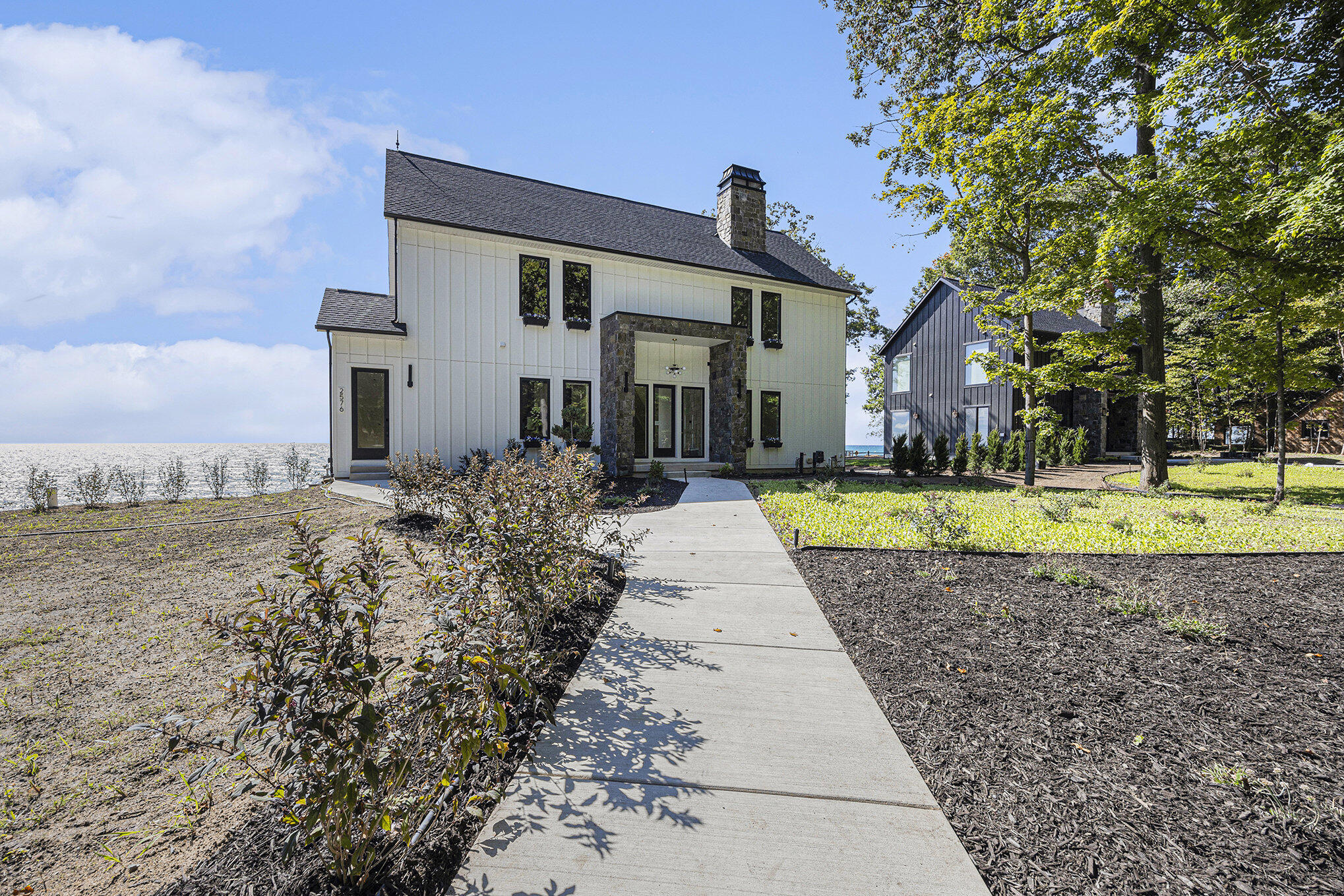 2576 Lakeshore Drive