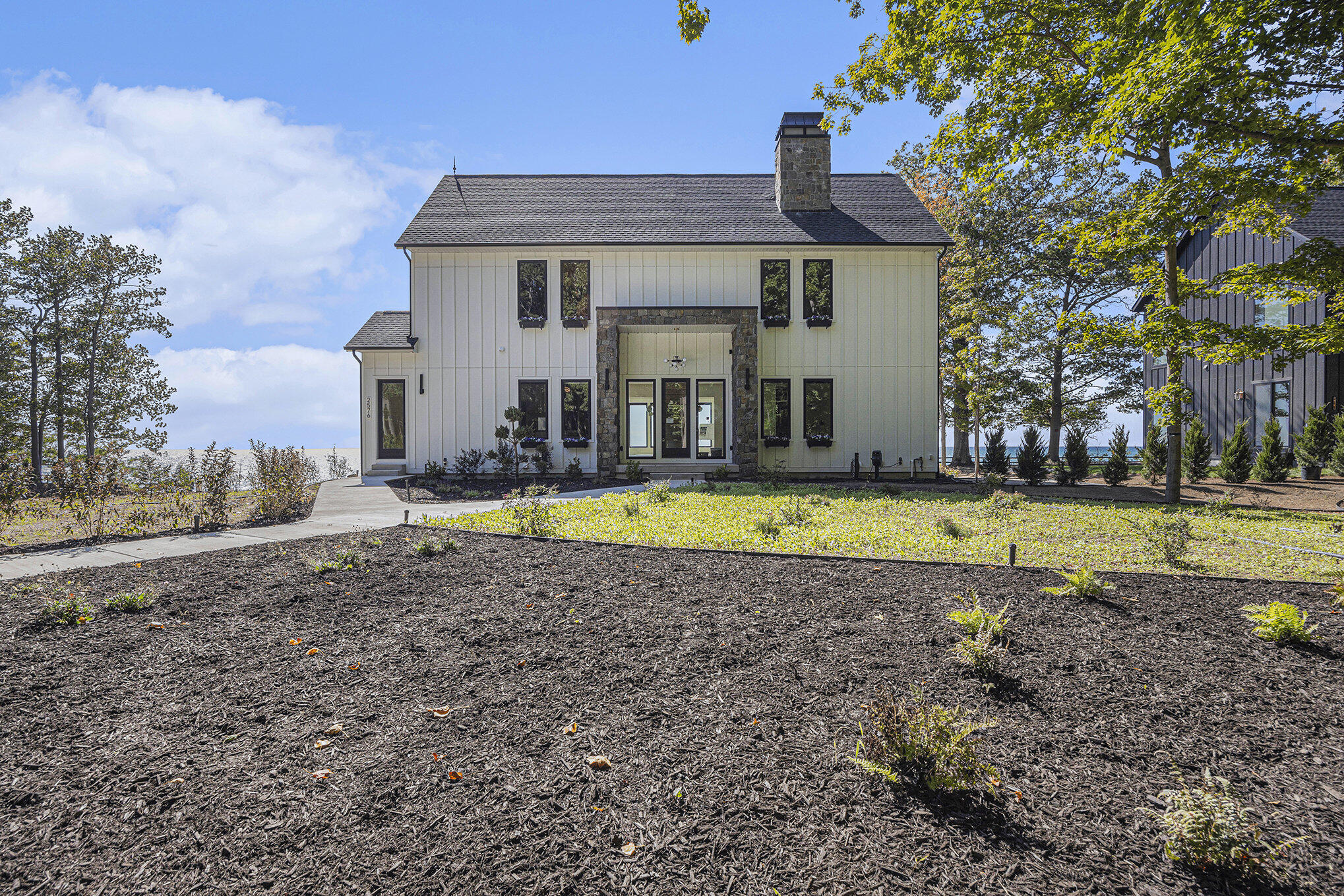 2576 Lakeshore Drive