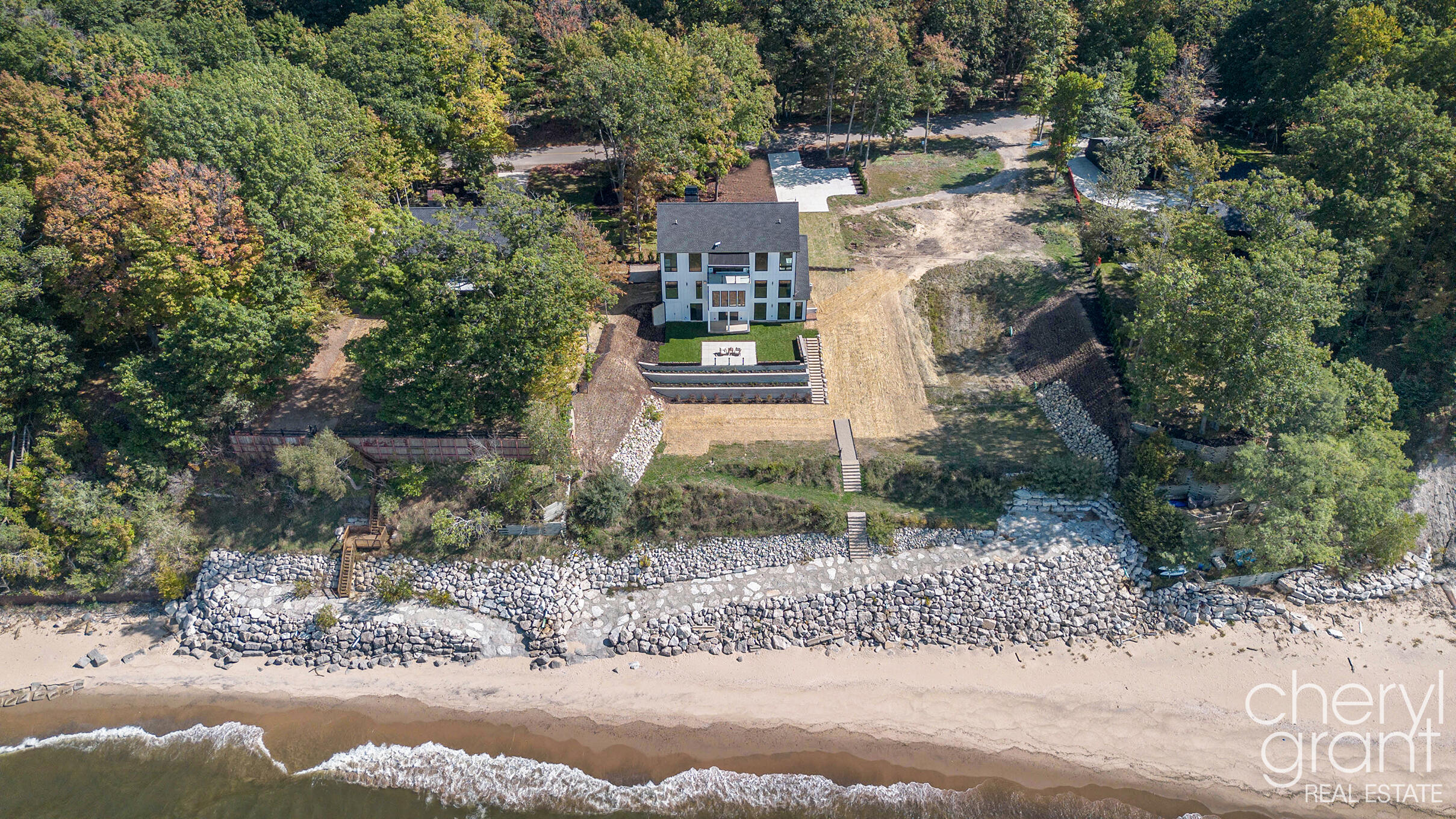 2576 Lakeshore Drive