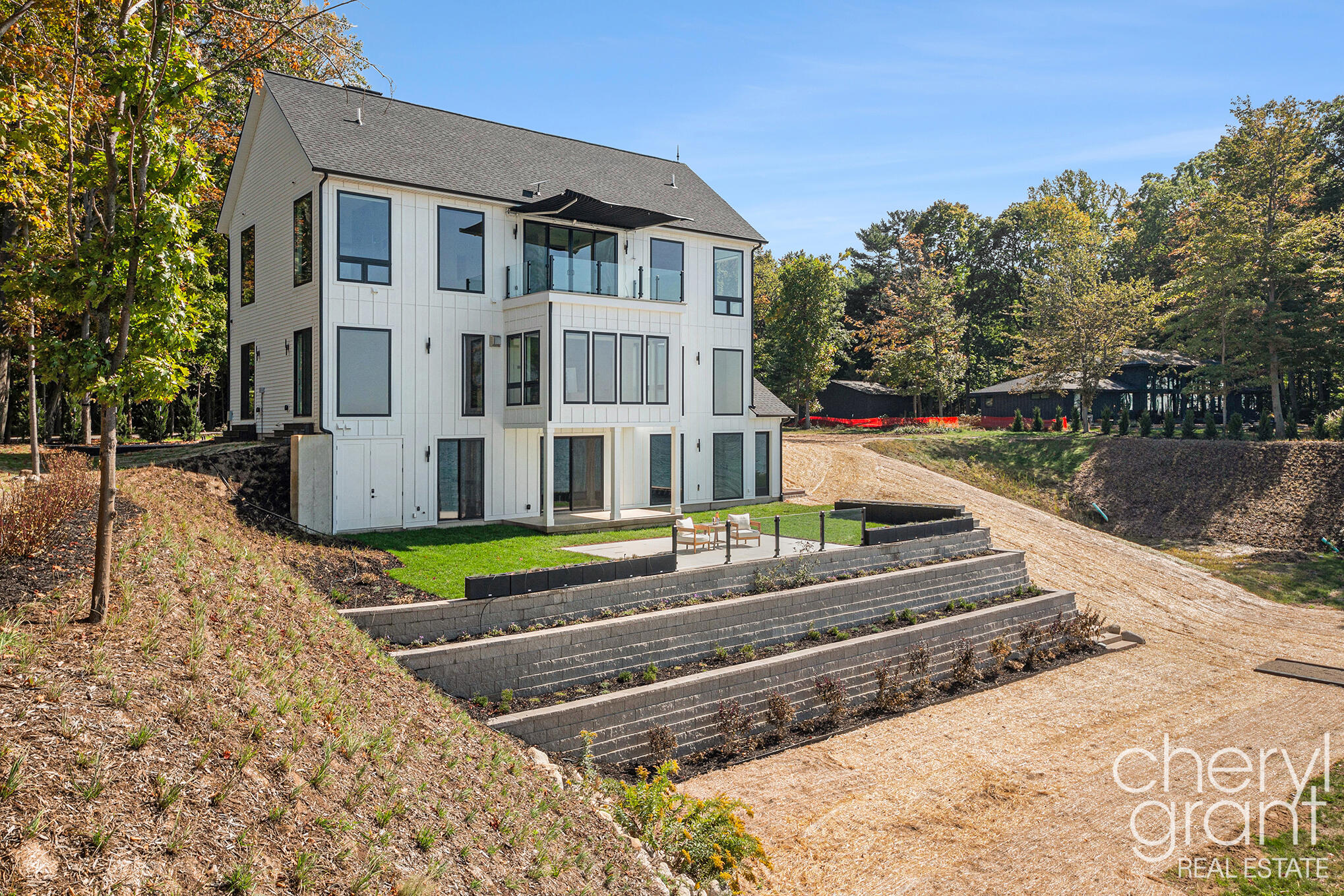 2576 Lakeshore Drive