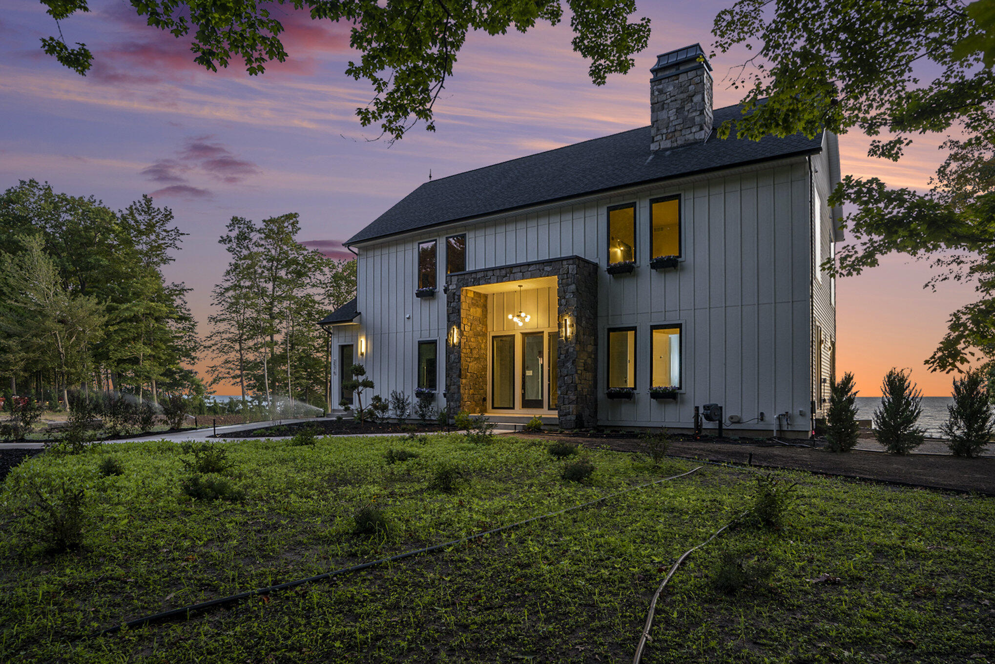 2576 Lakeshore Drive