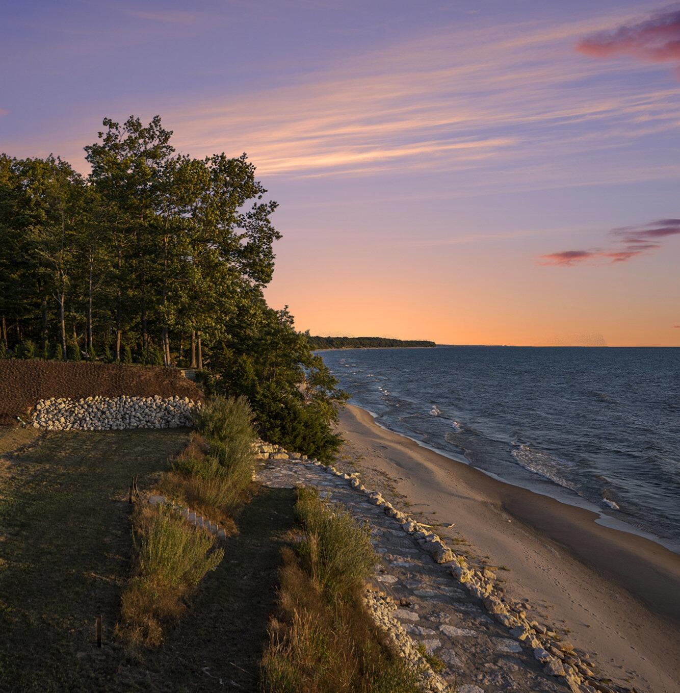 2576 Lakeshore Drive