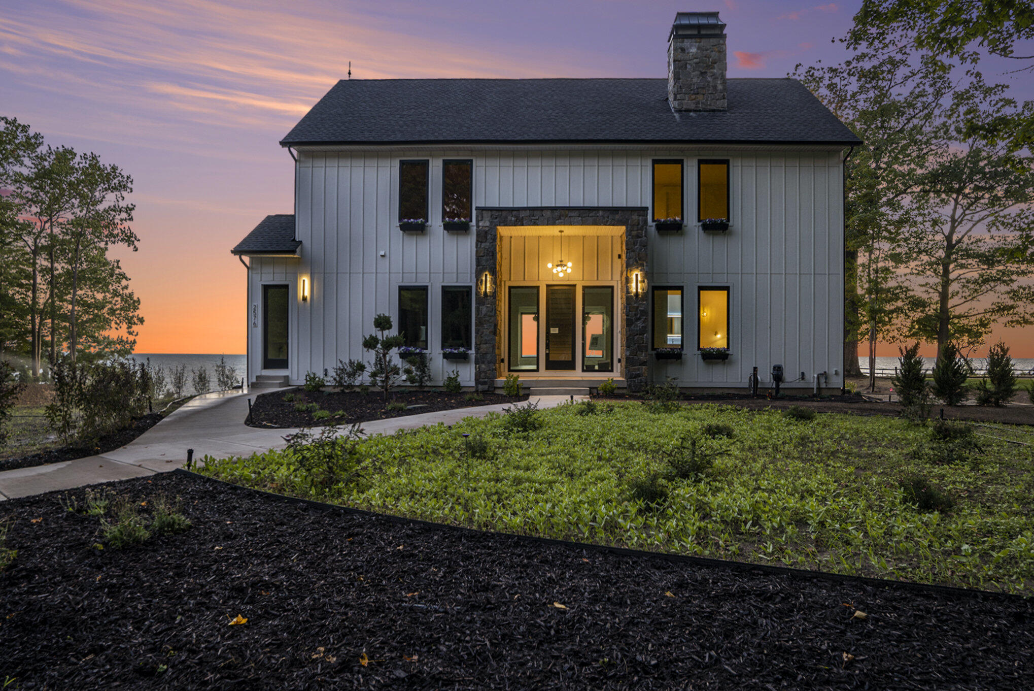 2576 Lakeshore Drive