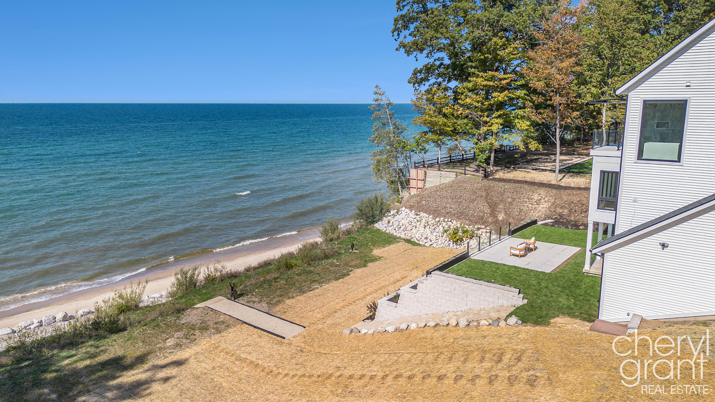 2576 Lakeshore Drive