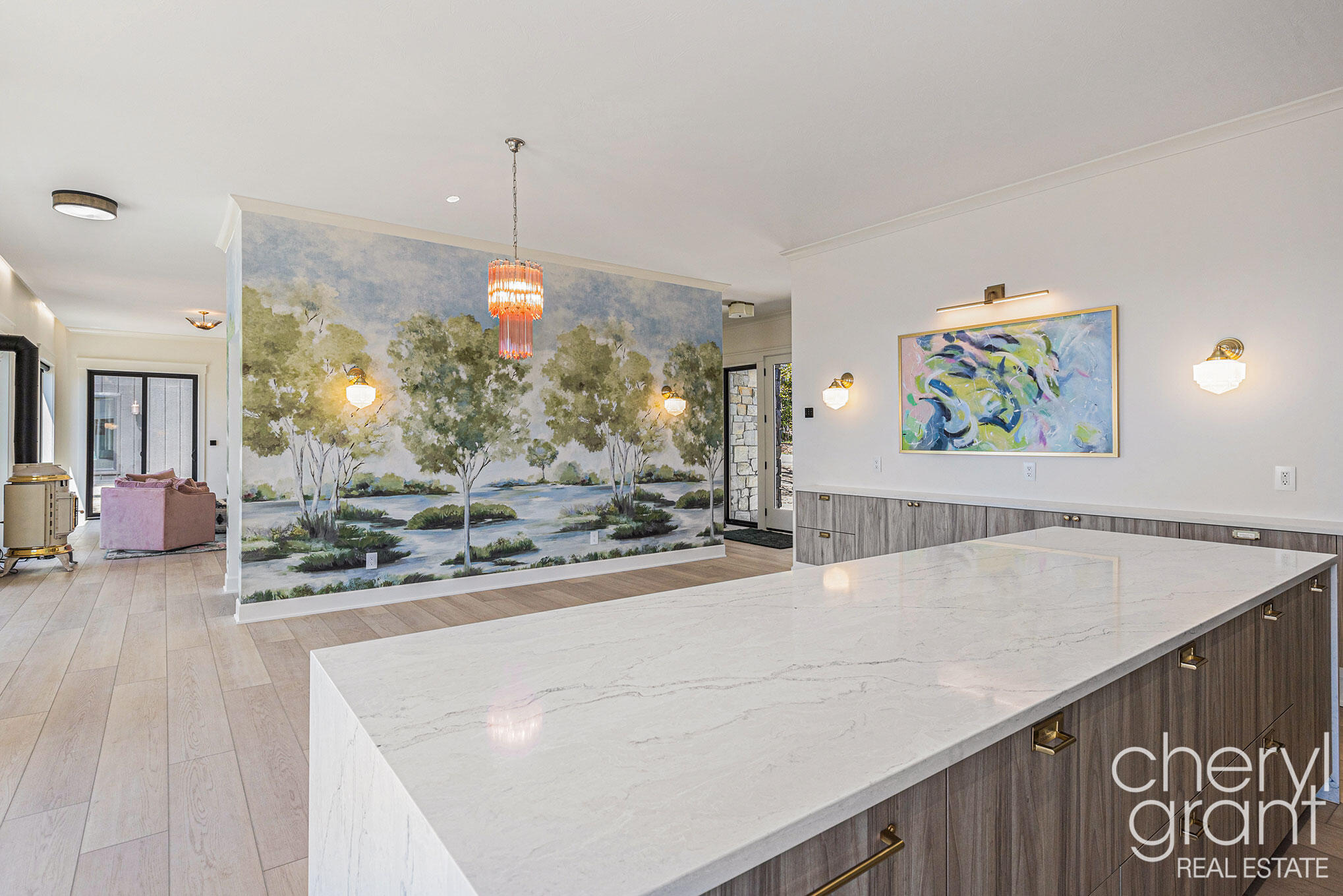 2576 Lakeshore Drive