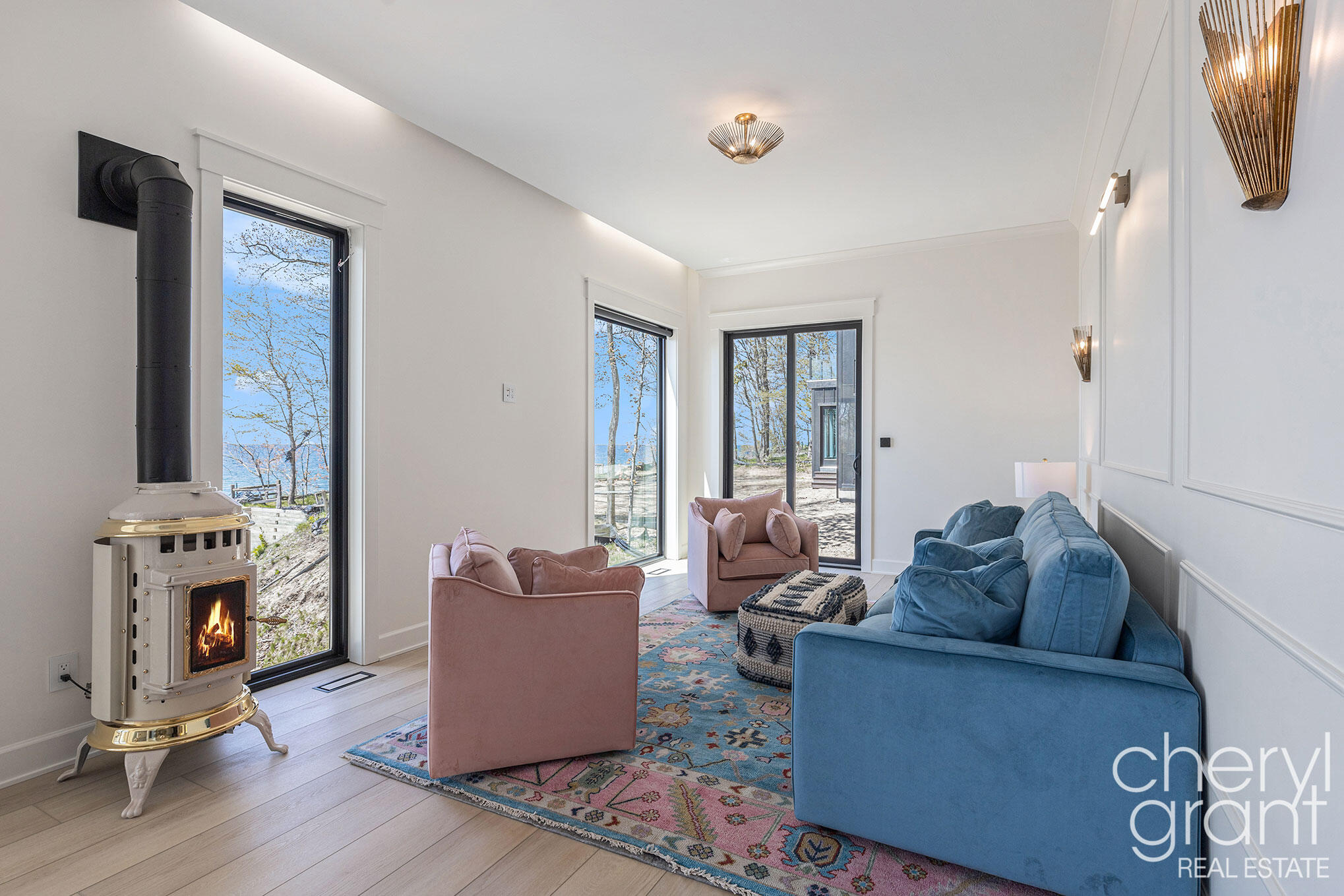 2576 Lakeshore Drive