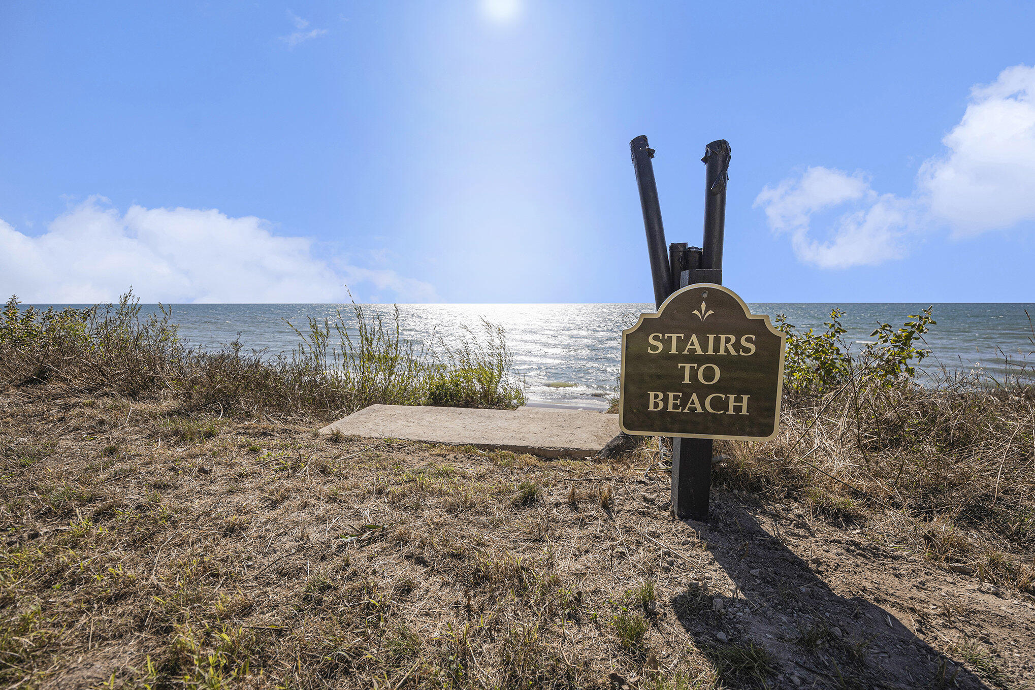 2576 Lakeshore Drive