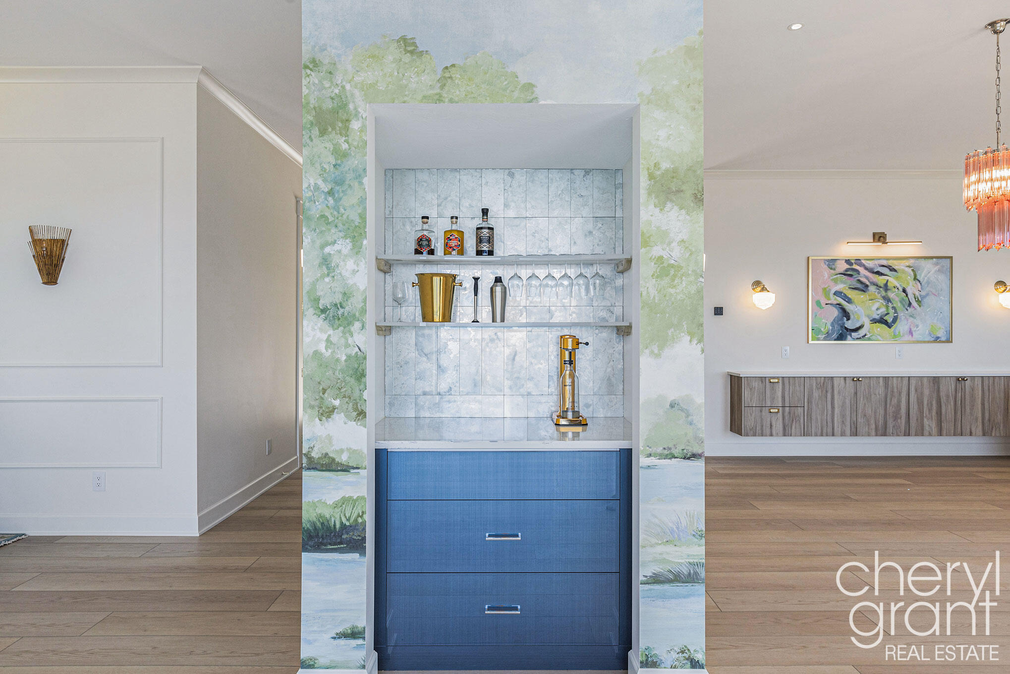 2576 Lakeshore Drive