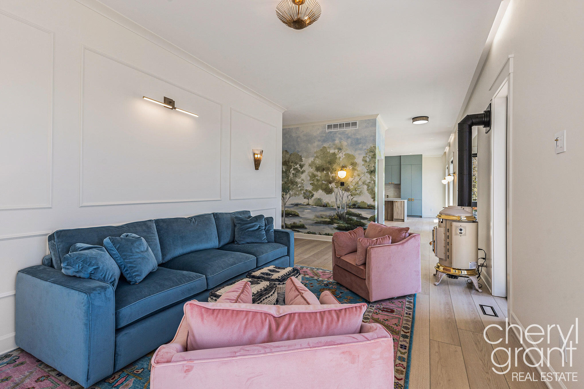 2576 Lakeshore Drive