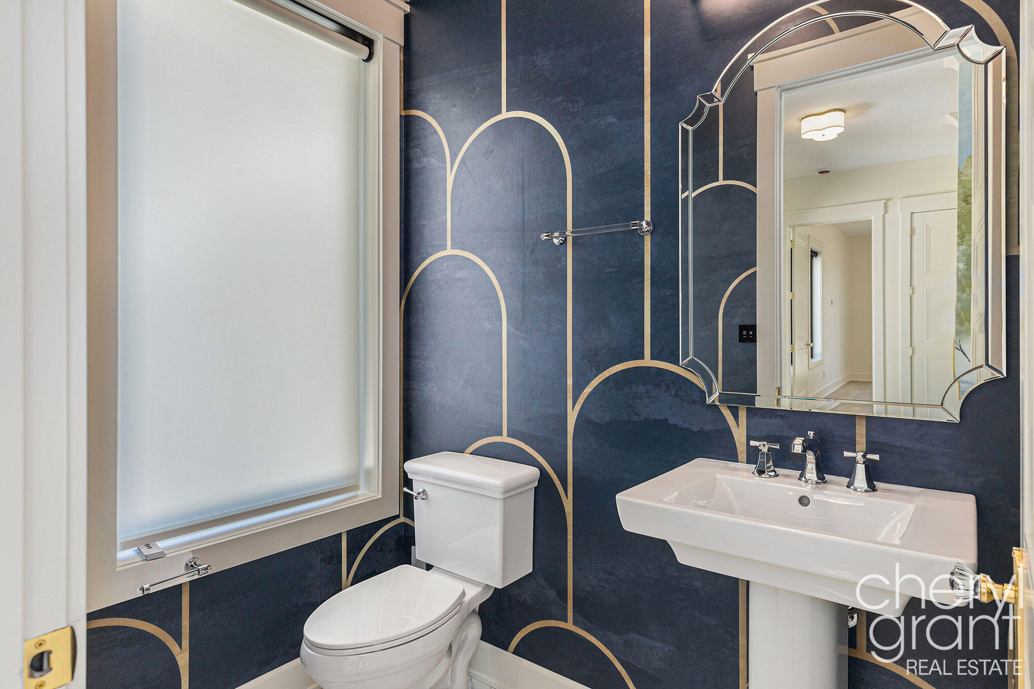 2576 Lakeshore Drive