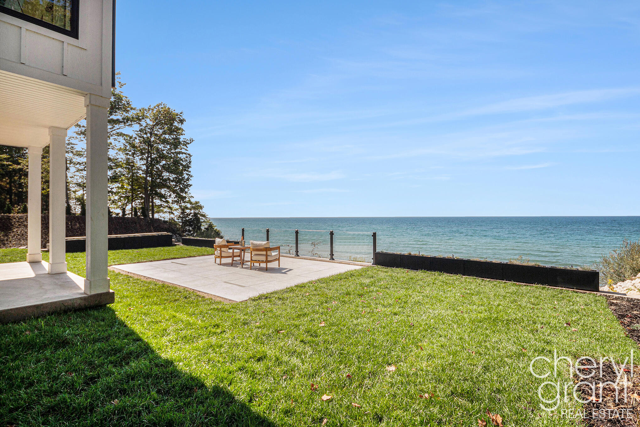 2576 Lakeshore Drive
