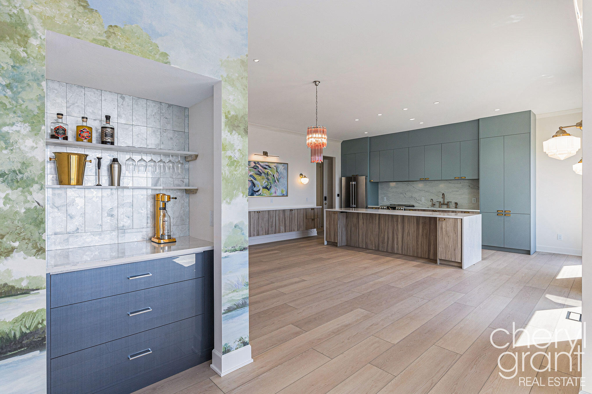 2576 Lakeshore Drive