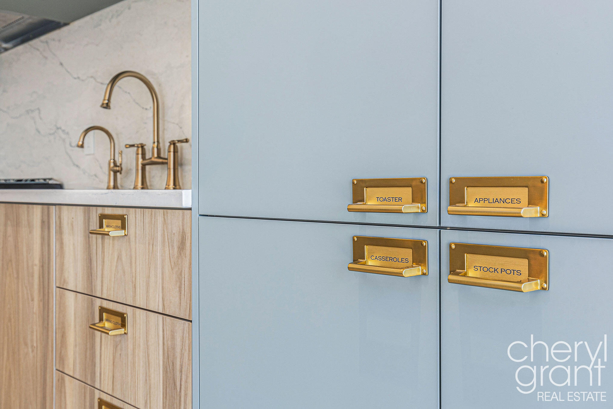 2576 Lakeshore Drive