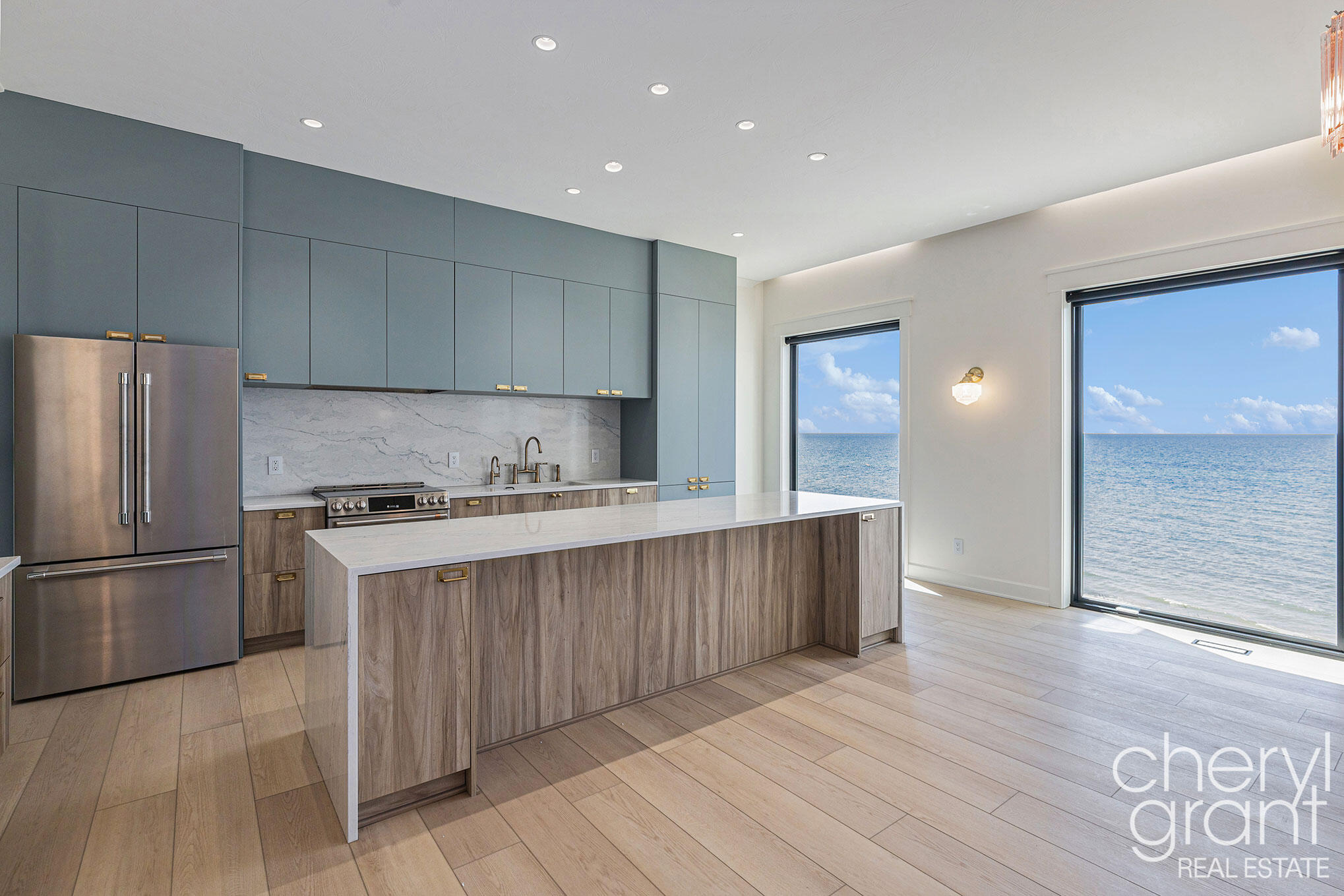 2576 Lakeshore Drive