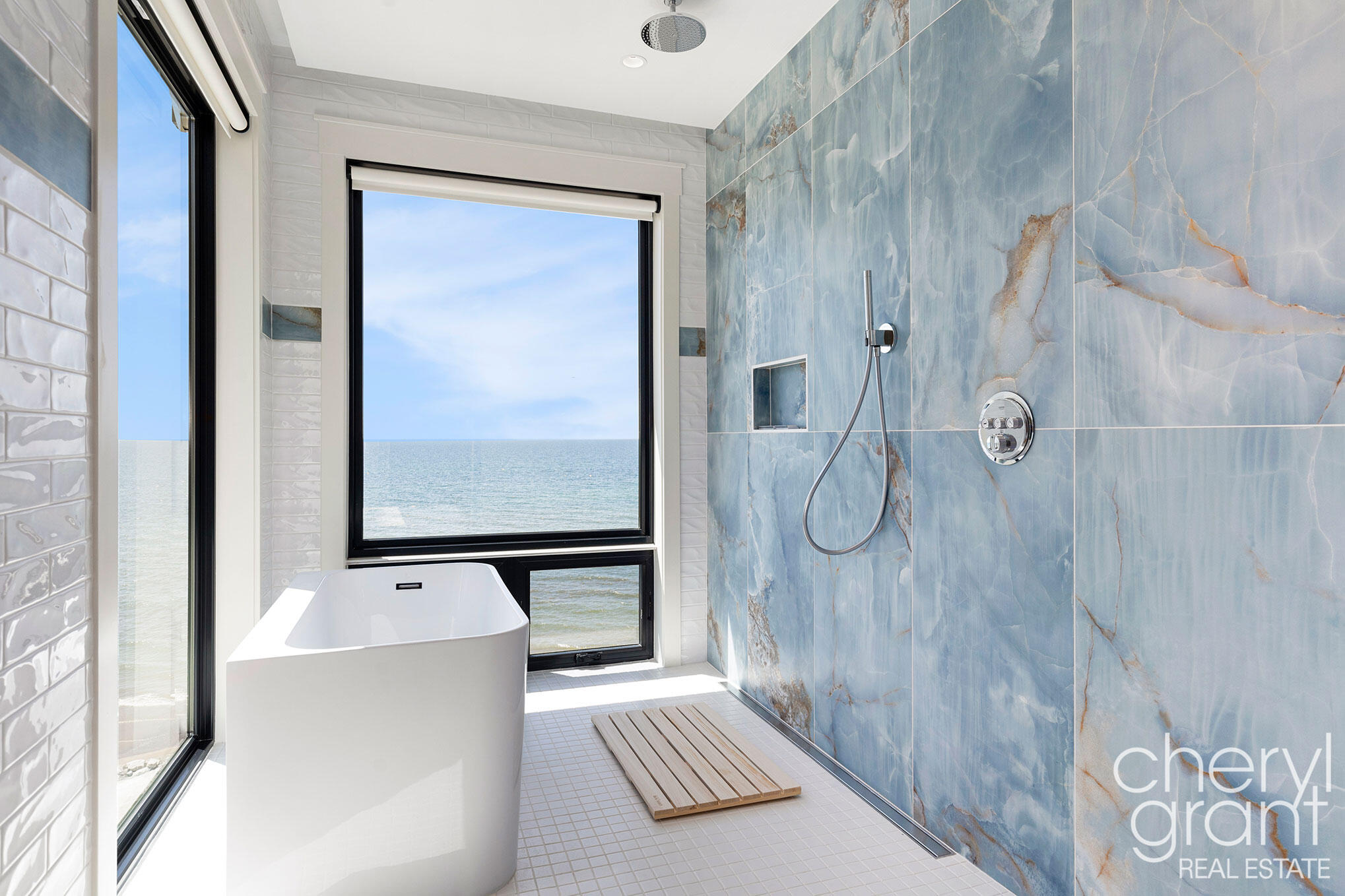 2576 Lakeshore Drive