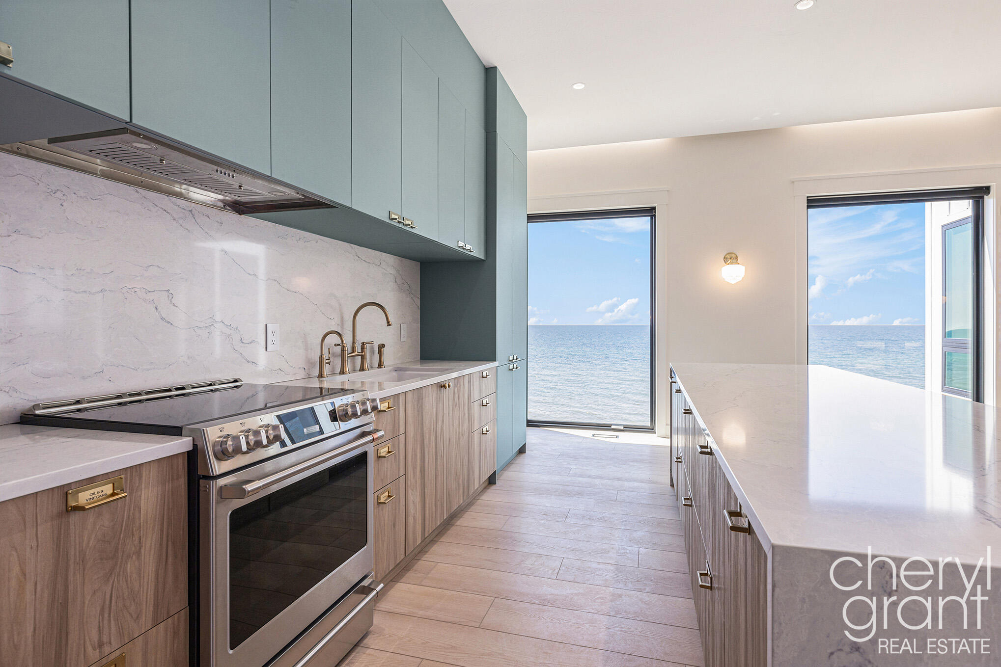 2576 Lakeshore Drive