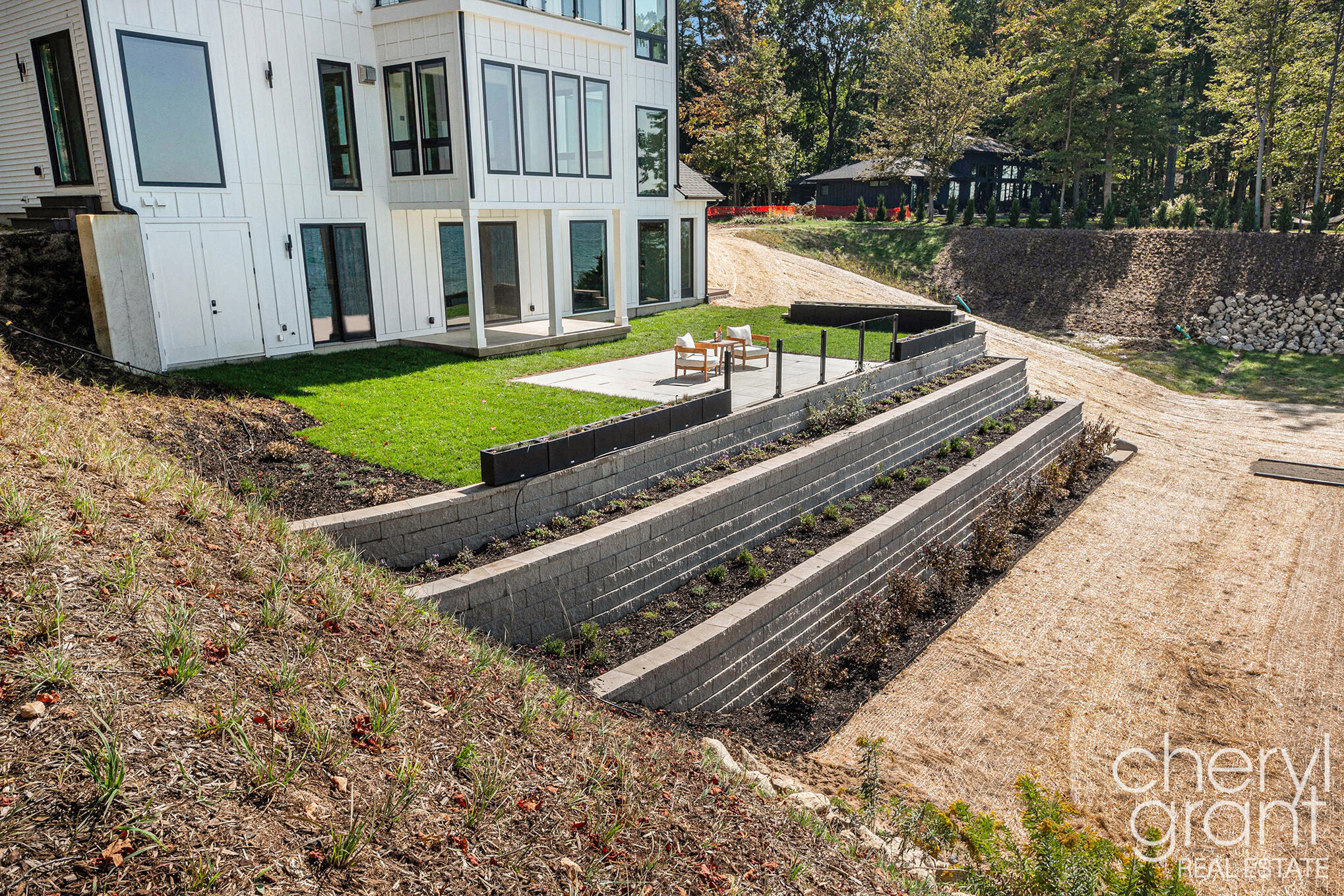 2576 Lakeshore Drive