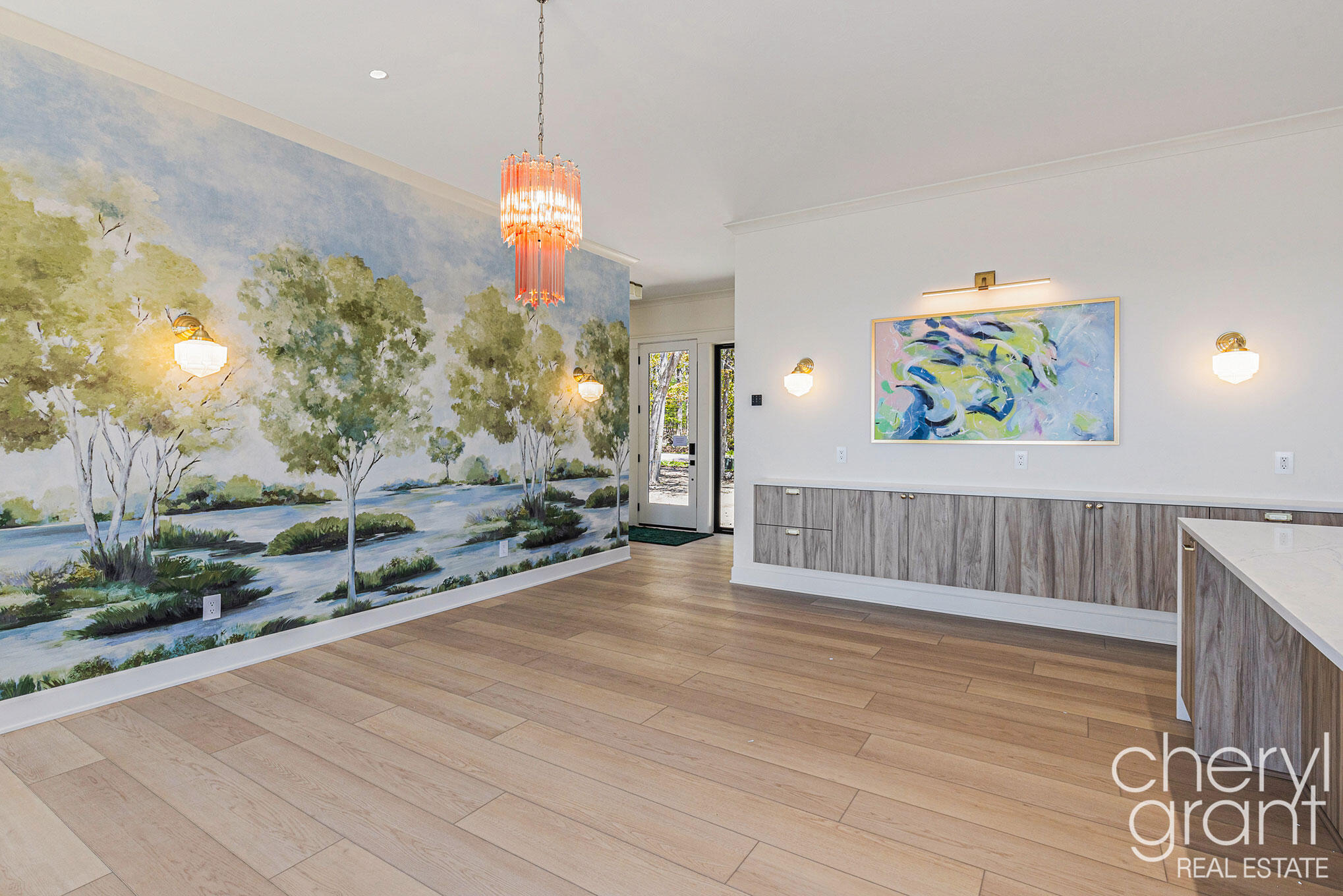 2576 Lakeshore Drive