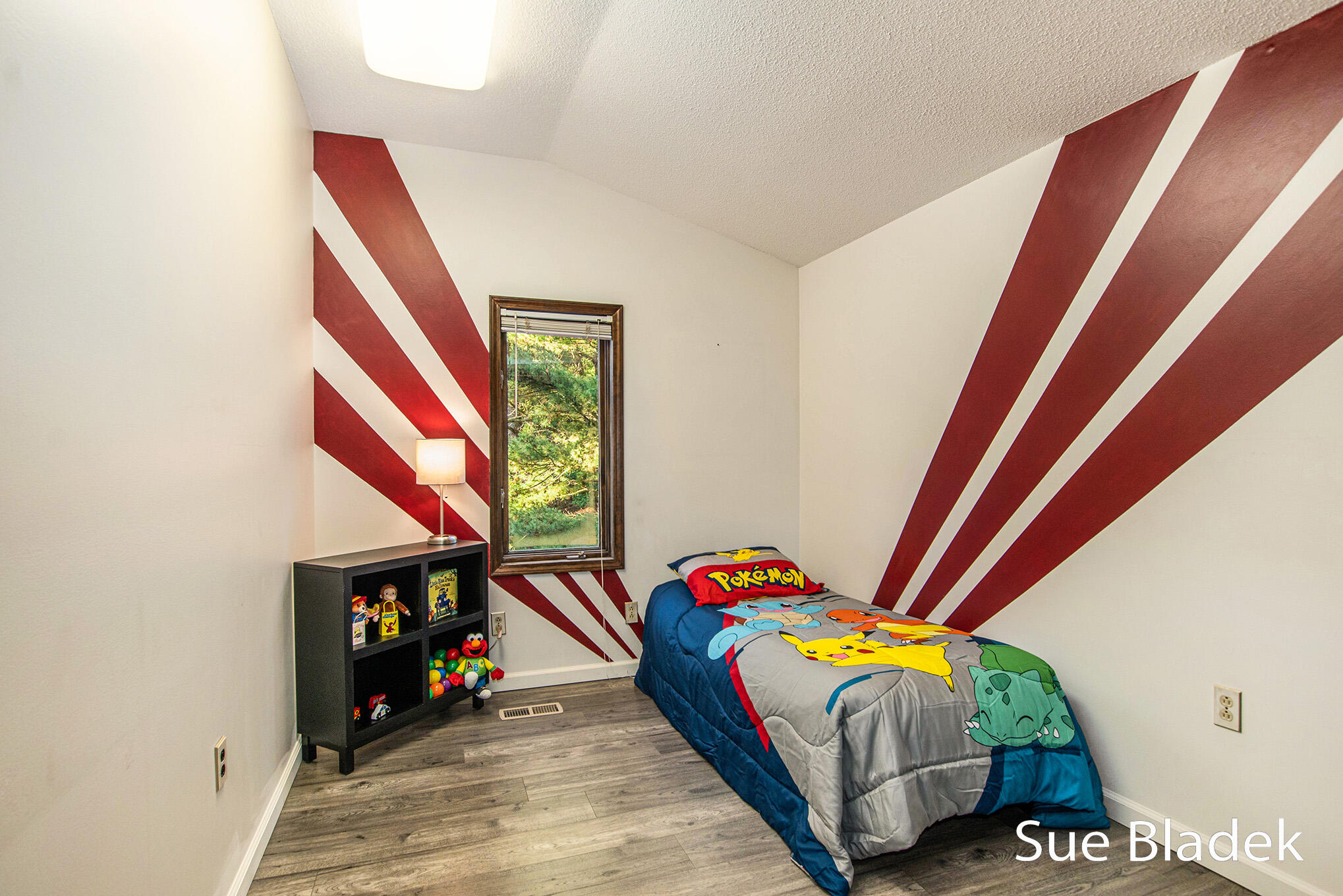 7135 Lakeshore Drive