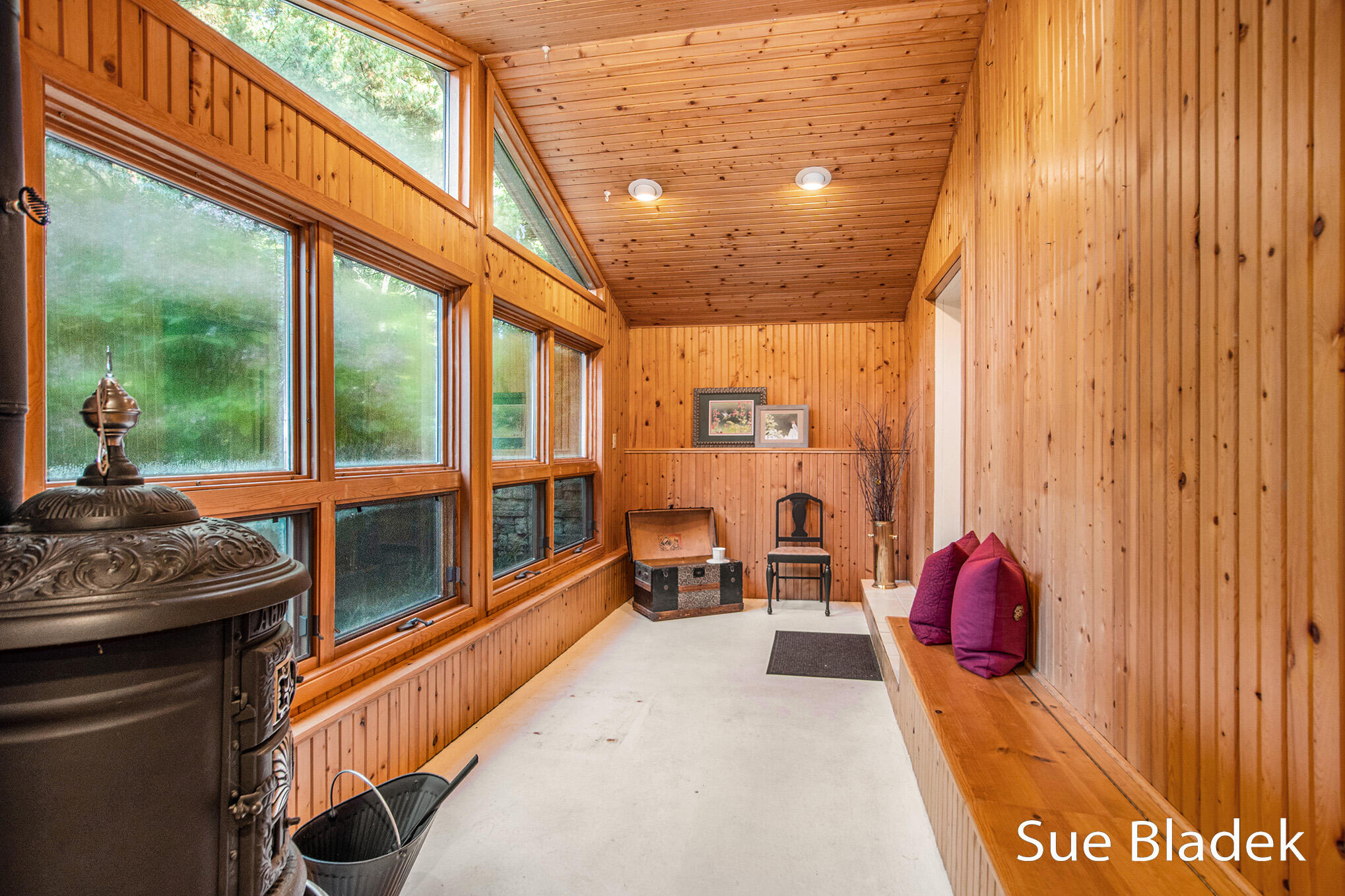 7135 Lakeshore Drive