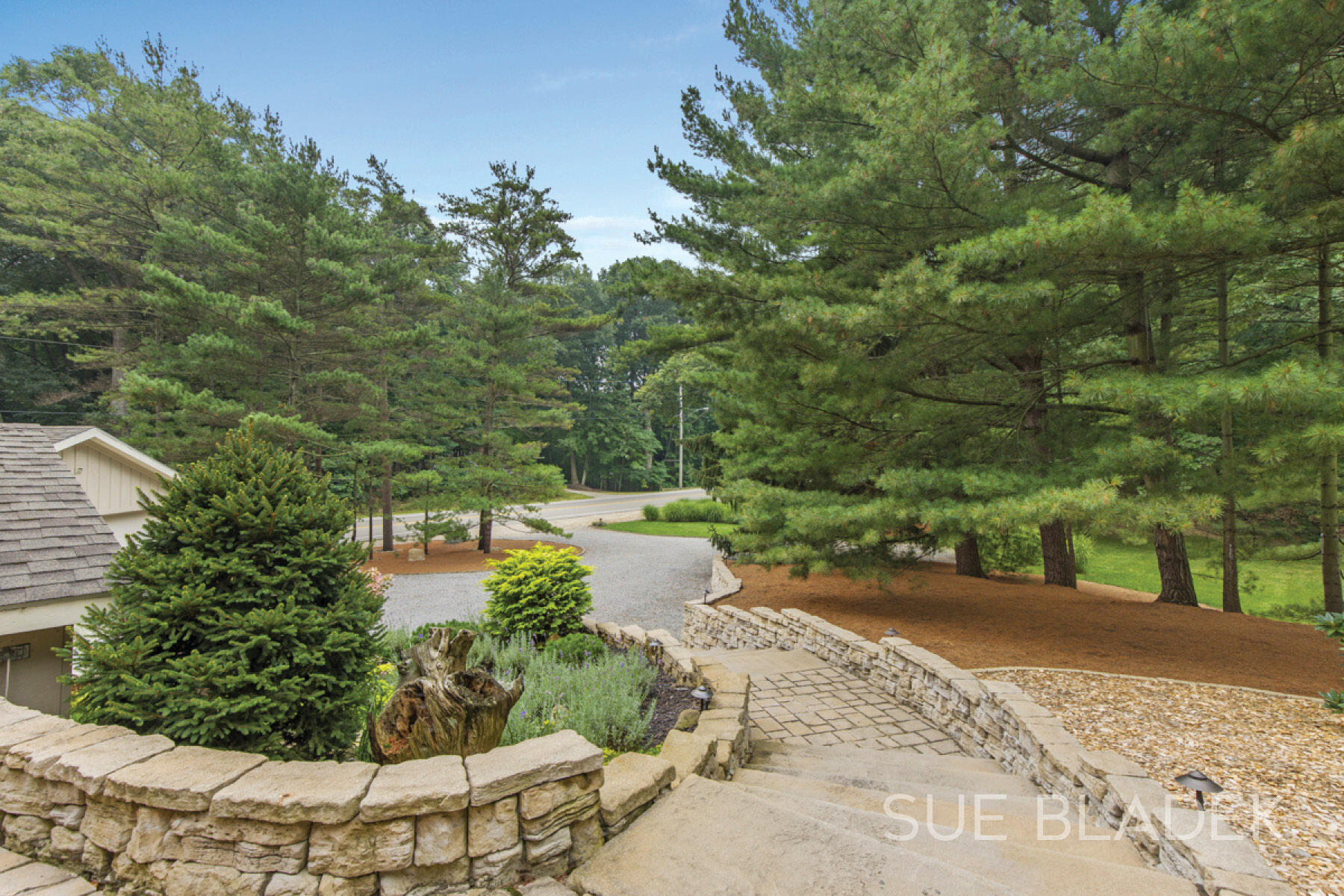 7135 Lakeshore Drive