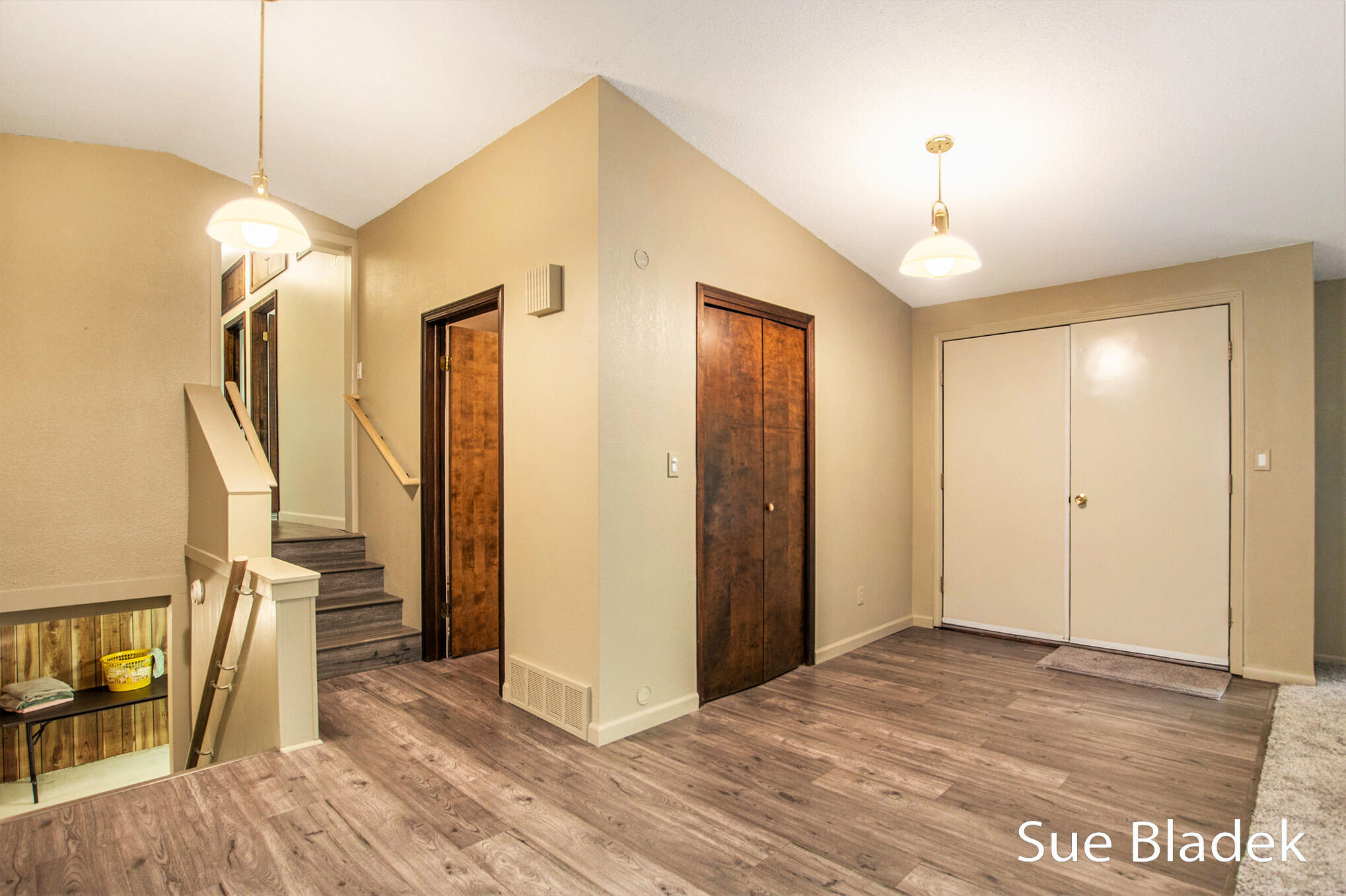 7135 Lakeshore Drive