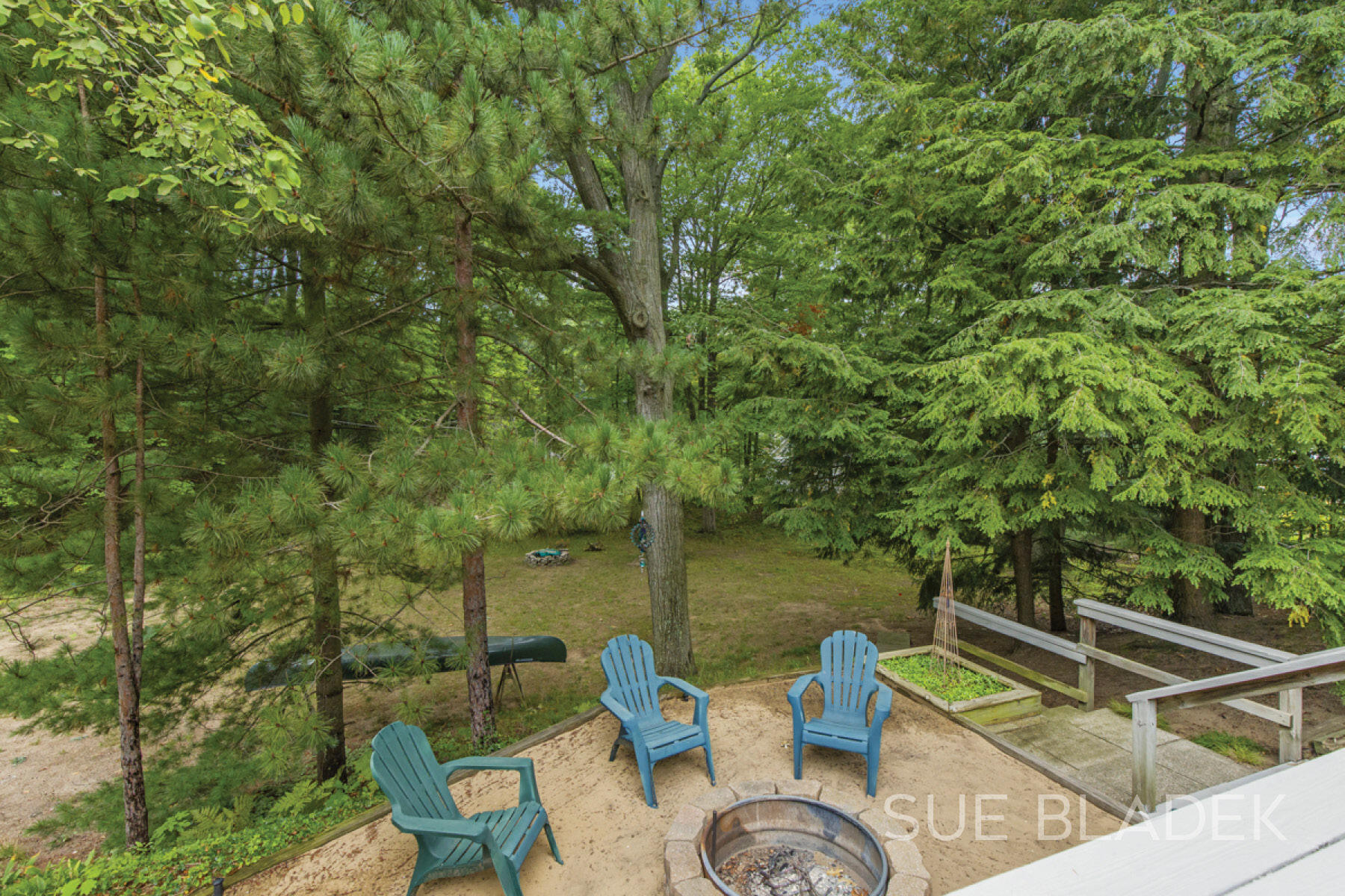 7135 Lakeshore Drive