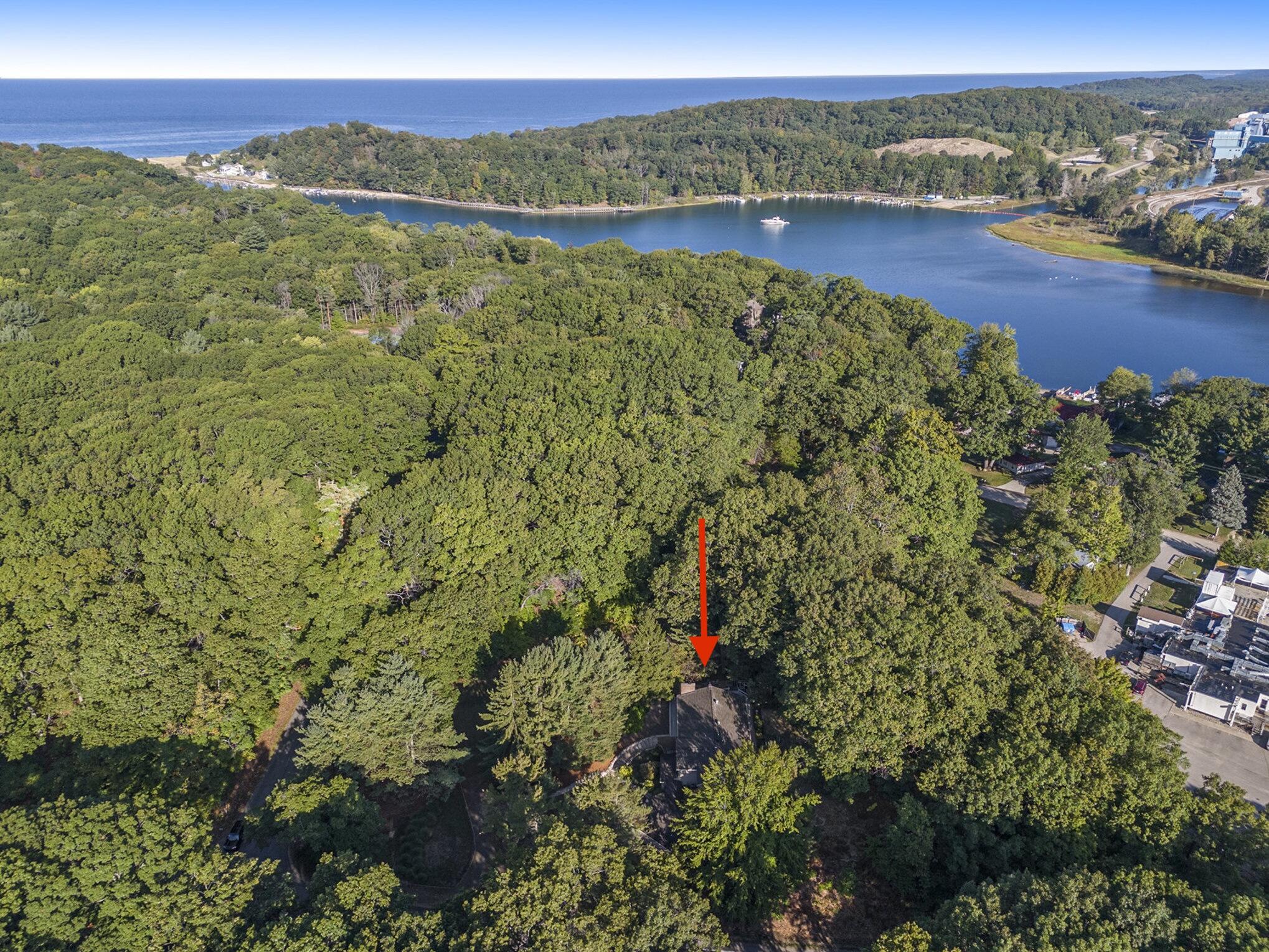 7135 Lakeshore Drive