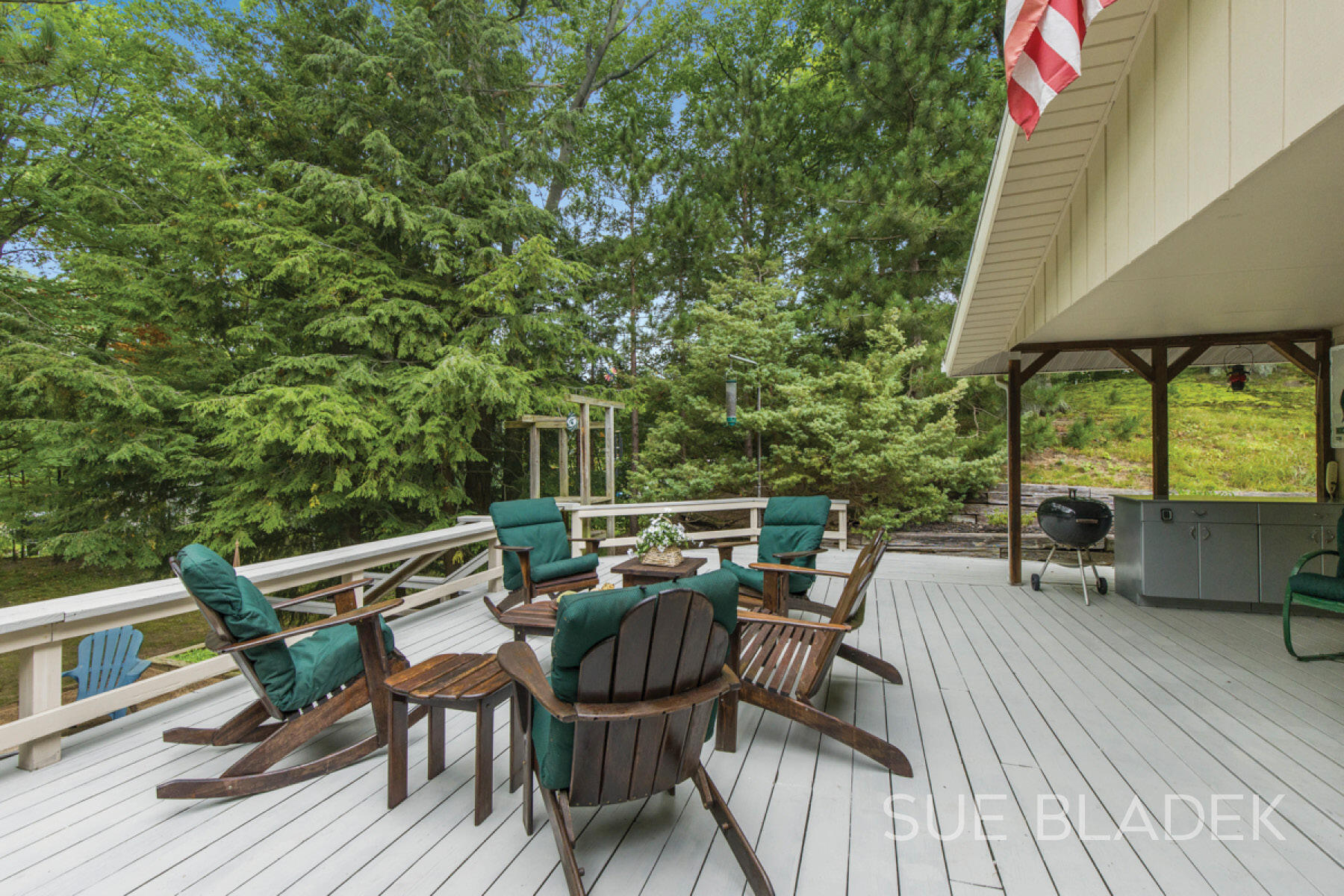 7135 Lakeshore Drive