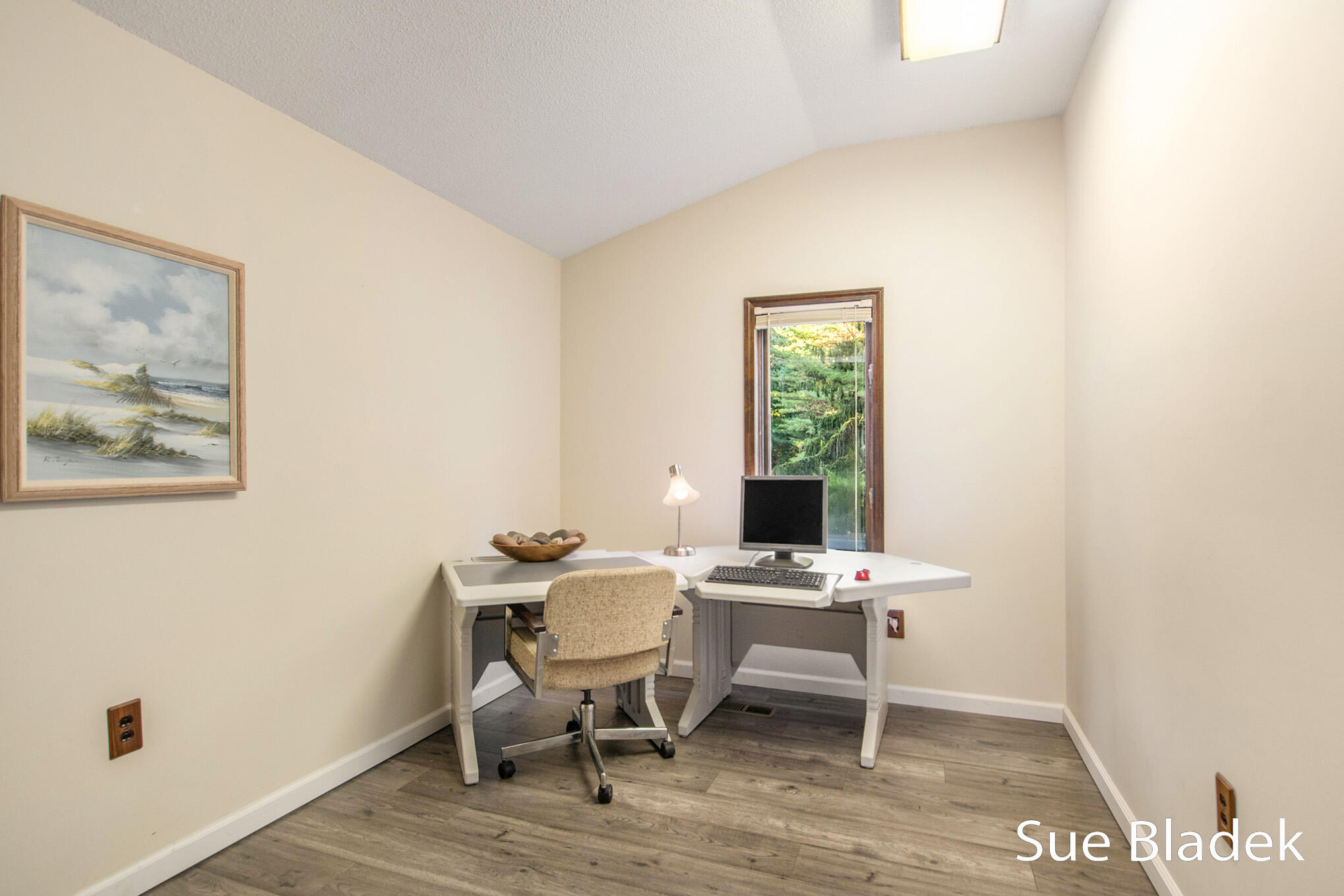 7135 Lakeshore Drive