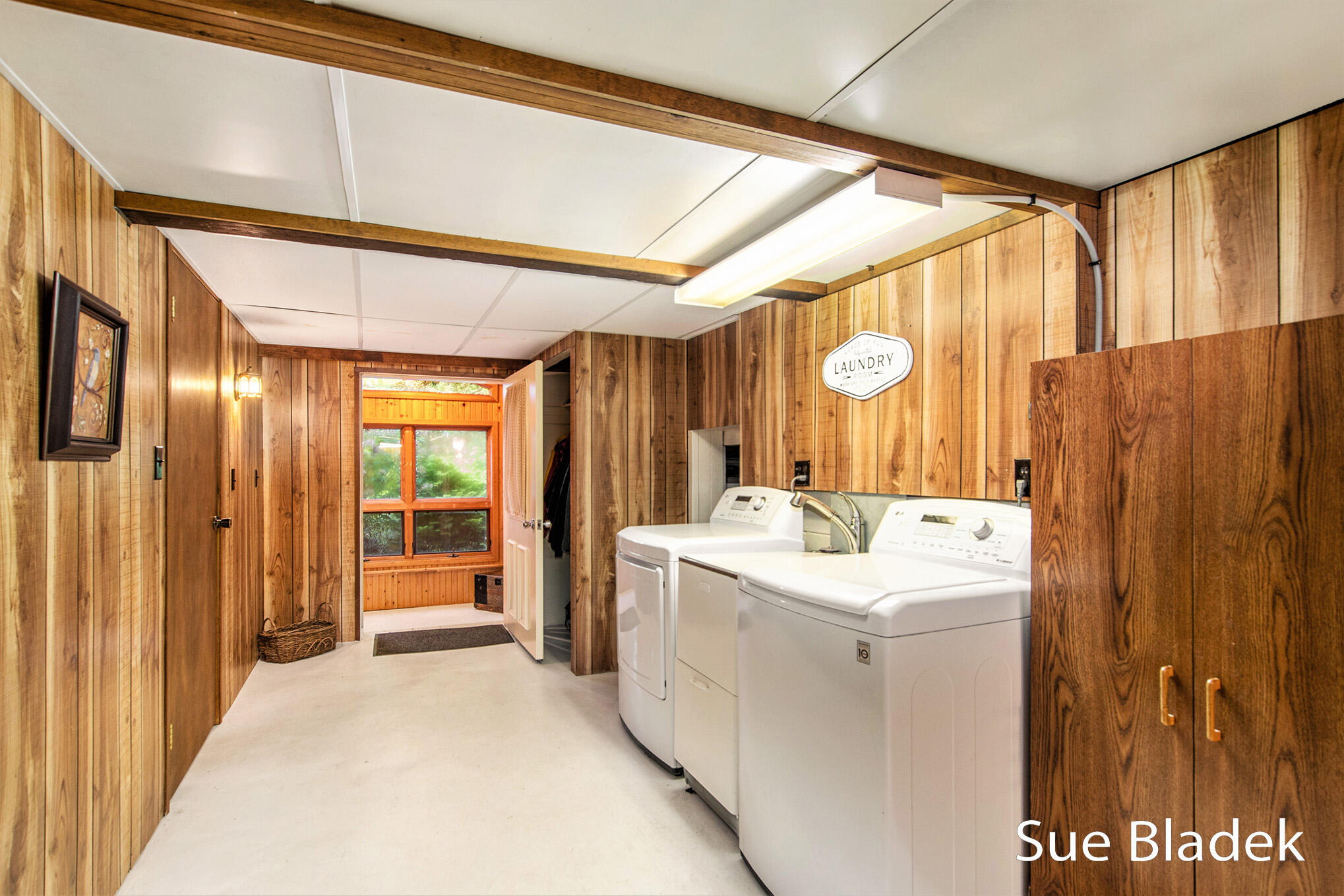 7135 Lakeshore Drive